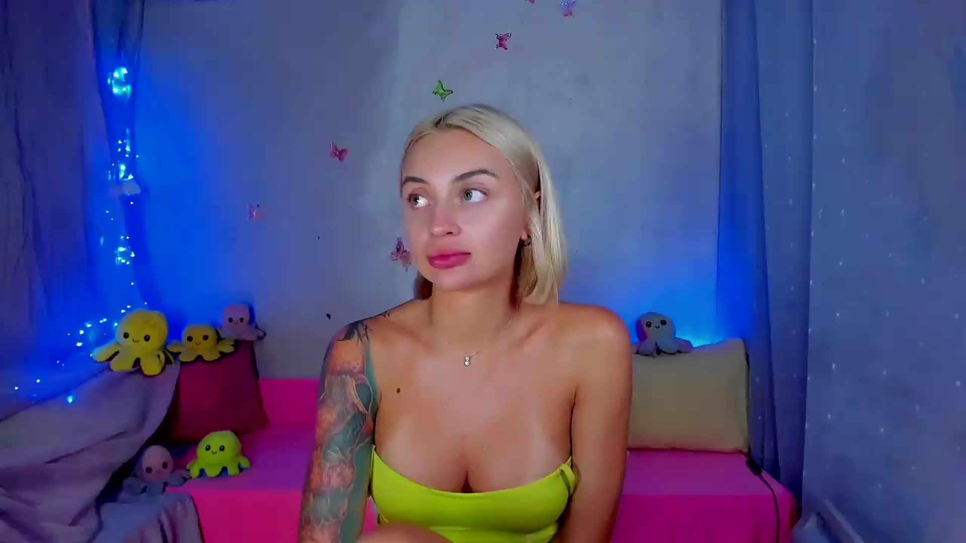 Gallery image thumbnail from YourLizzyDoll's myfreecams stream on, 08/18/2026, 01:05 image 17 of 20