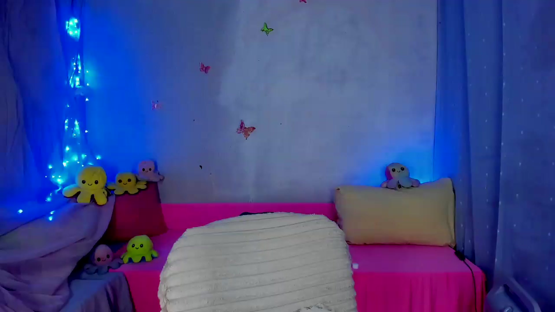 Gallery image thumbnail from YourLizzyDoll's myfreecams stream on, 08/21/2026, 03:04 image 8 of 20