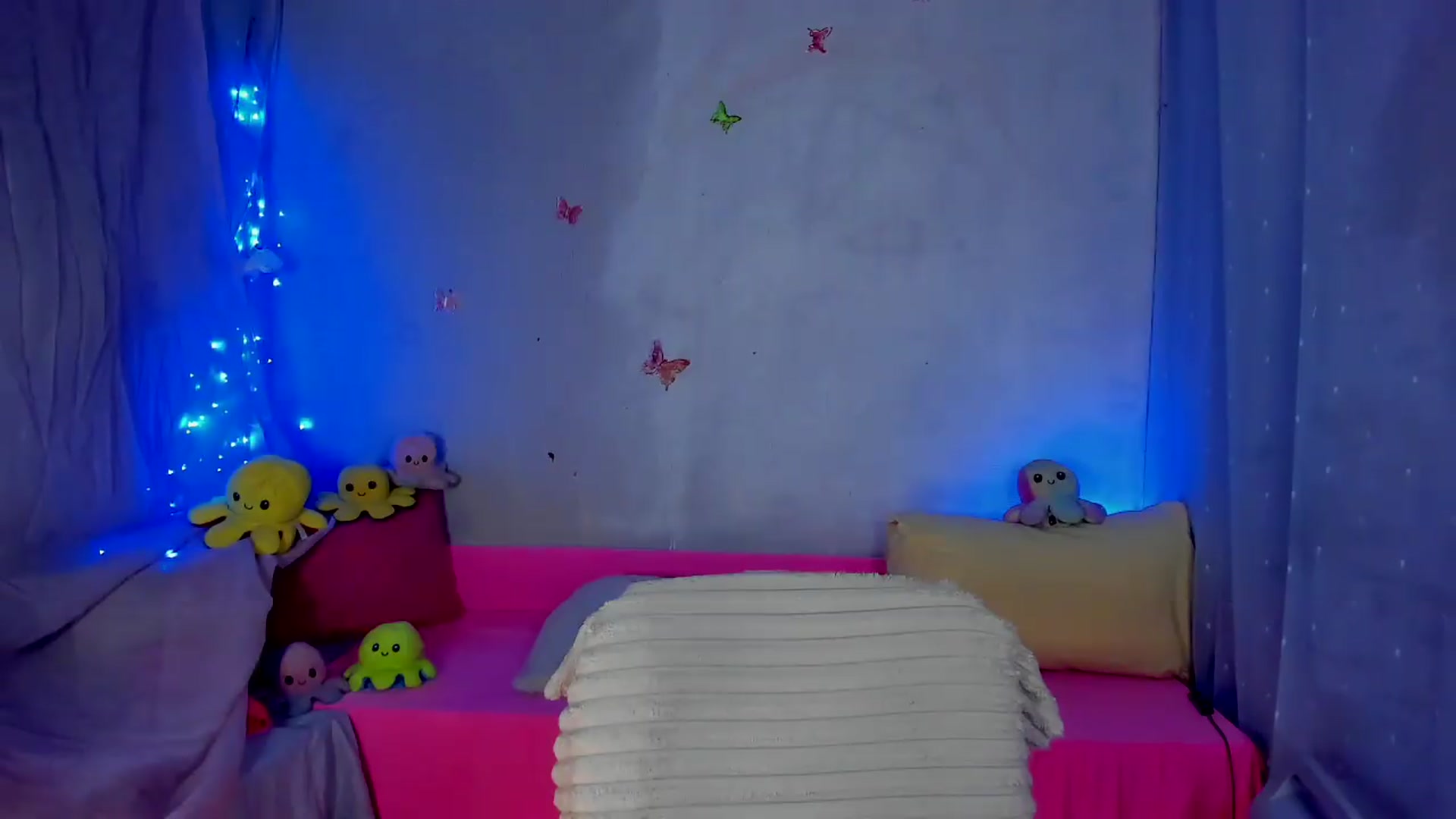 Gallery image thumbnail from YourLizzyDoll's myfreecams stream on, 08/25/2026, 03:06 image 13 of 20