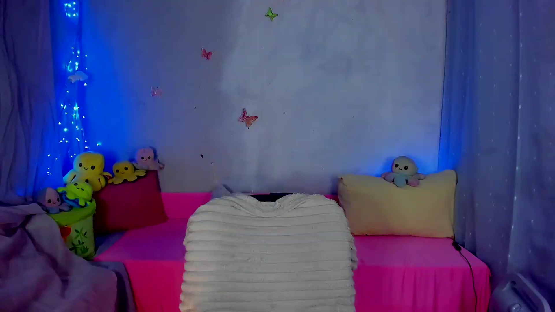 Gallery image thumbnail from YourLizzyDoll's myfreecams stream on, 08/29/2026, 03:12 image 10 of 20