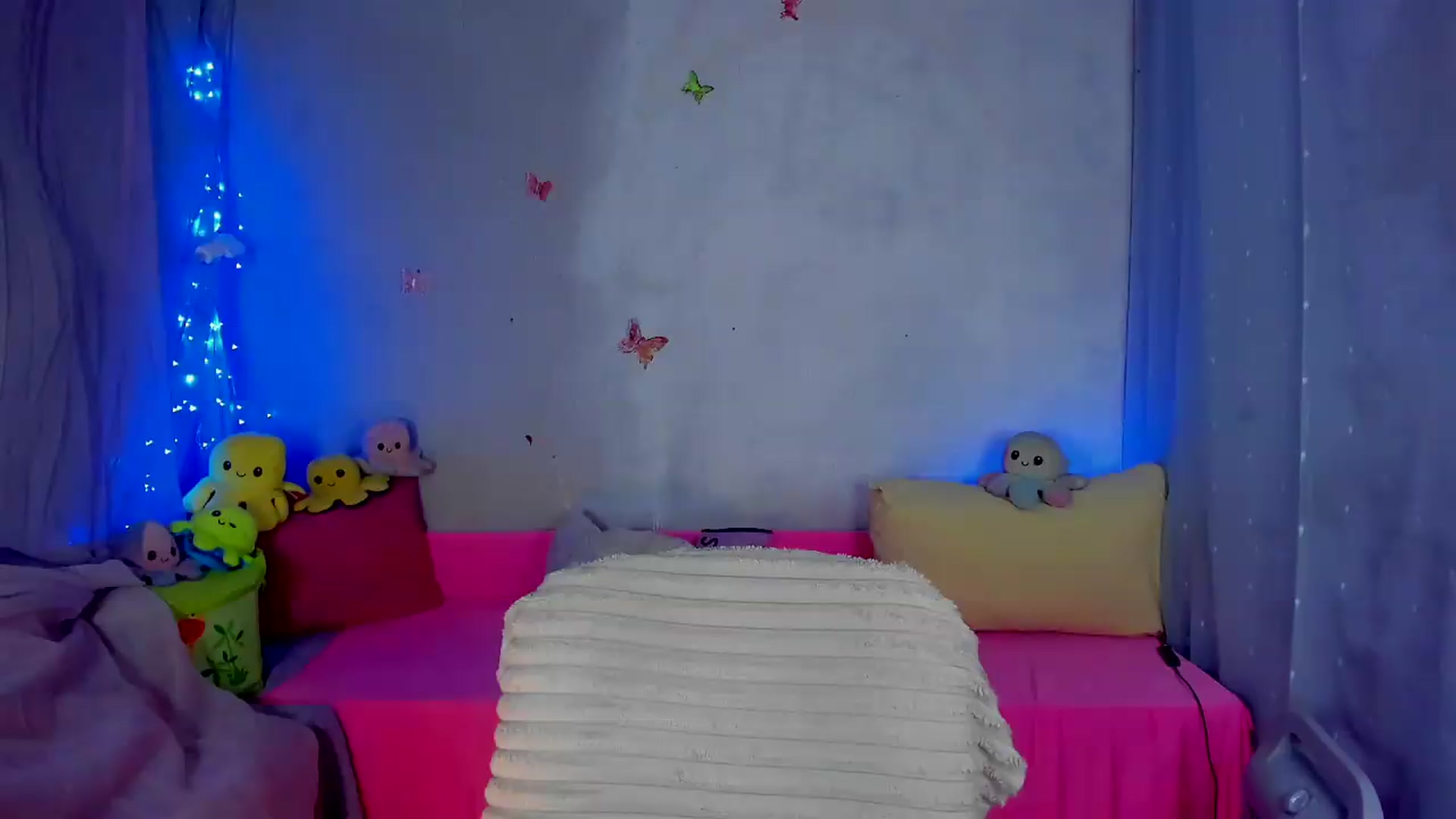 Gallery image thumbnail from YourLizzyDoll's myfreecams stream on, 08/29/2026, 03:12 image 3 of 20