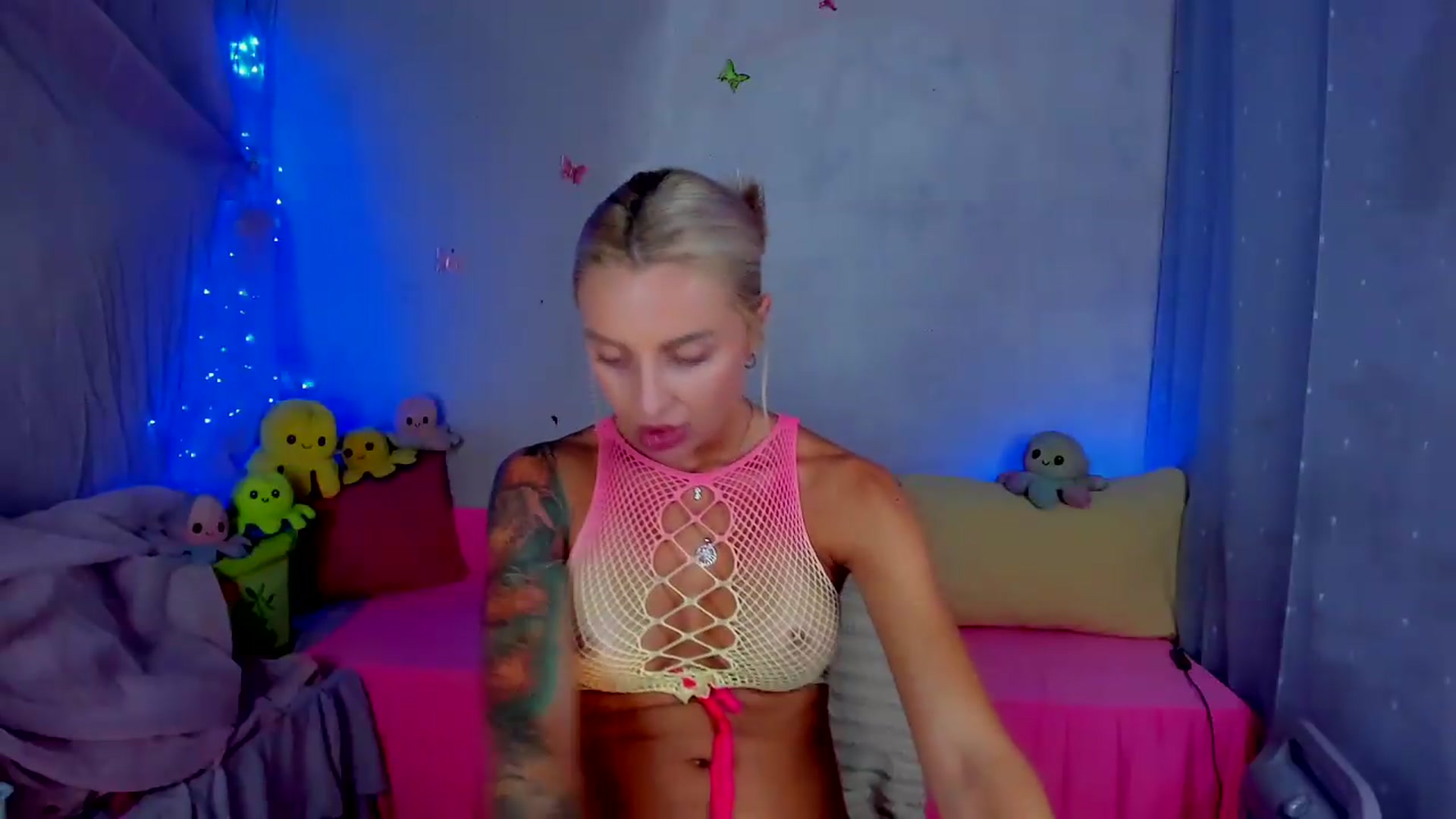 Gallery image thumbnail from YourLizzyDoll's myfreecams stream on, 08/29/2026, 21:25 image 17 of 20
