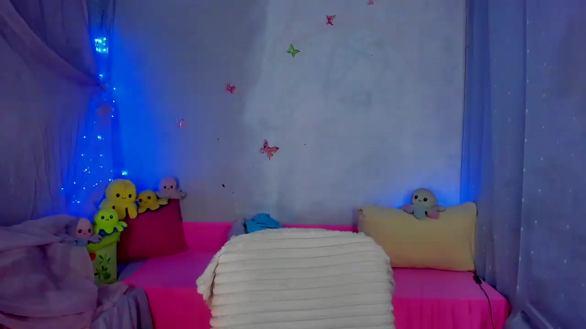 Gallery image thumbnail from YourLizzyDoll's myfreecams stream on, 08/30/2026, 01:28 image 13 of 20