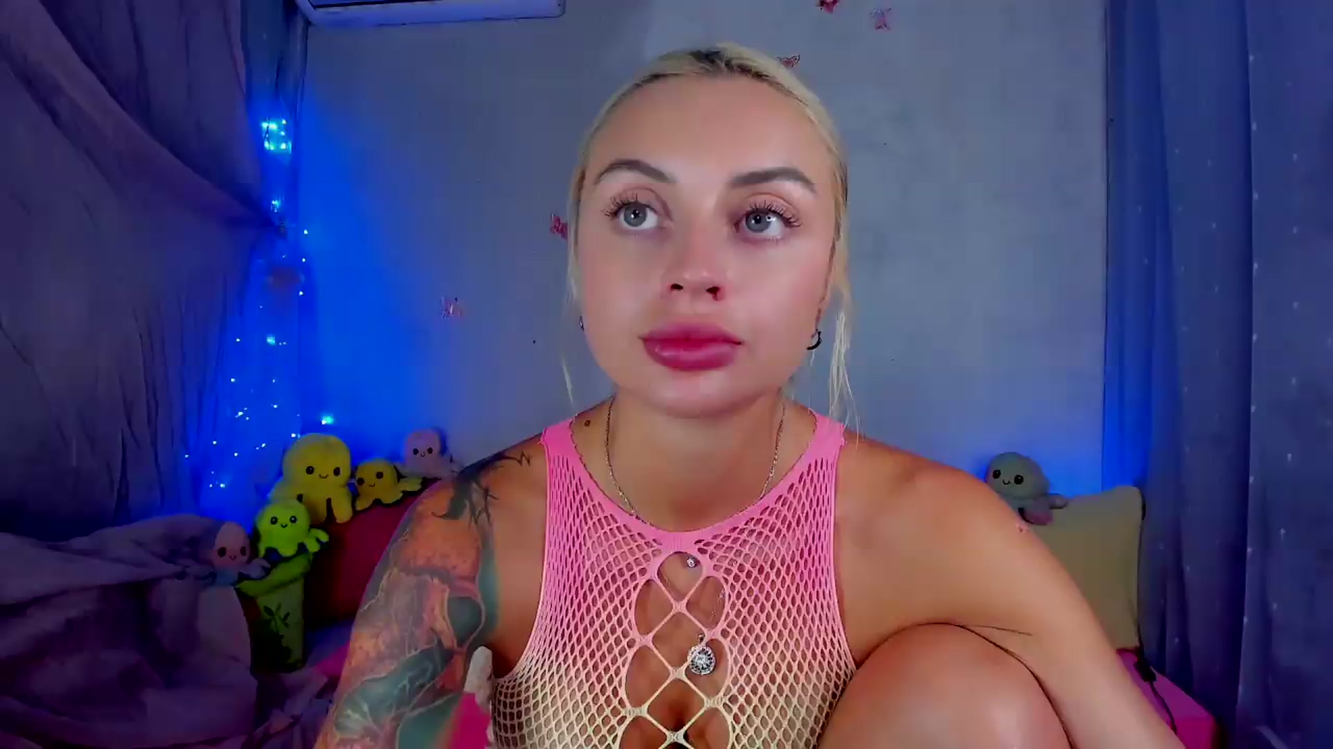 Gallery image thumbnail from YourLizzyDoll's myfreecams stream on, 08/30/2026, 01:28 image 17 of 20