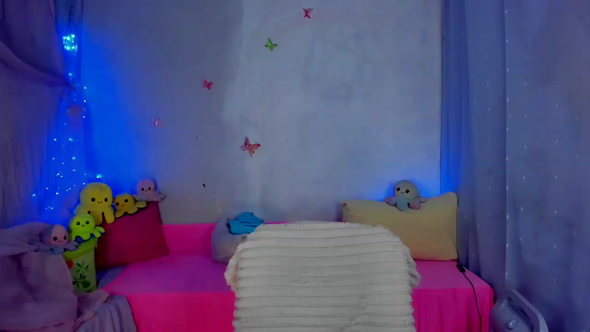 Gallery image thumbnail from YourLizzyDoll's myfreecams stream on, 08/30/2026, 01:28 image 4 of 20