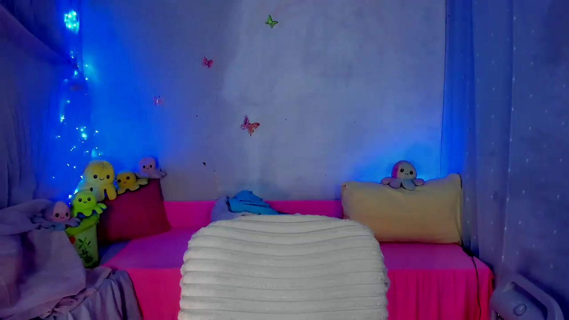 Gallery image thumbnail from YourLizzyDoll's myfreecams stream on, 09/01/2026, 22:04 image 17 of 20