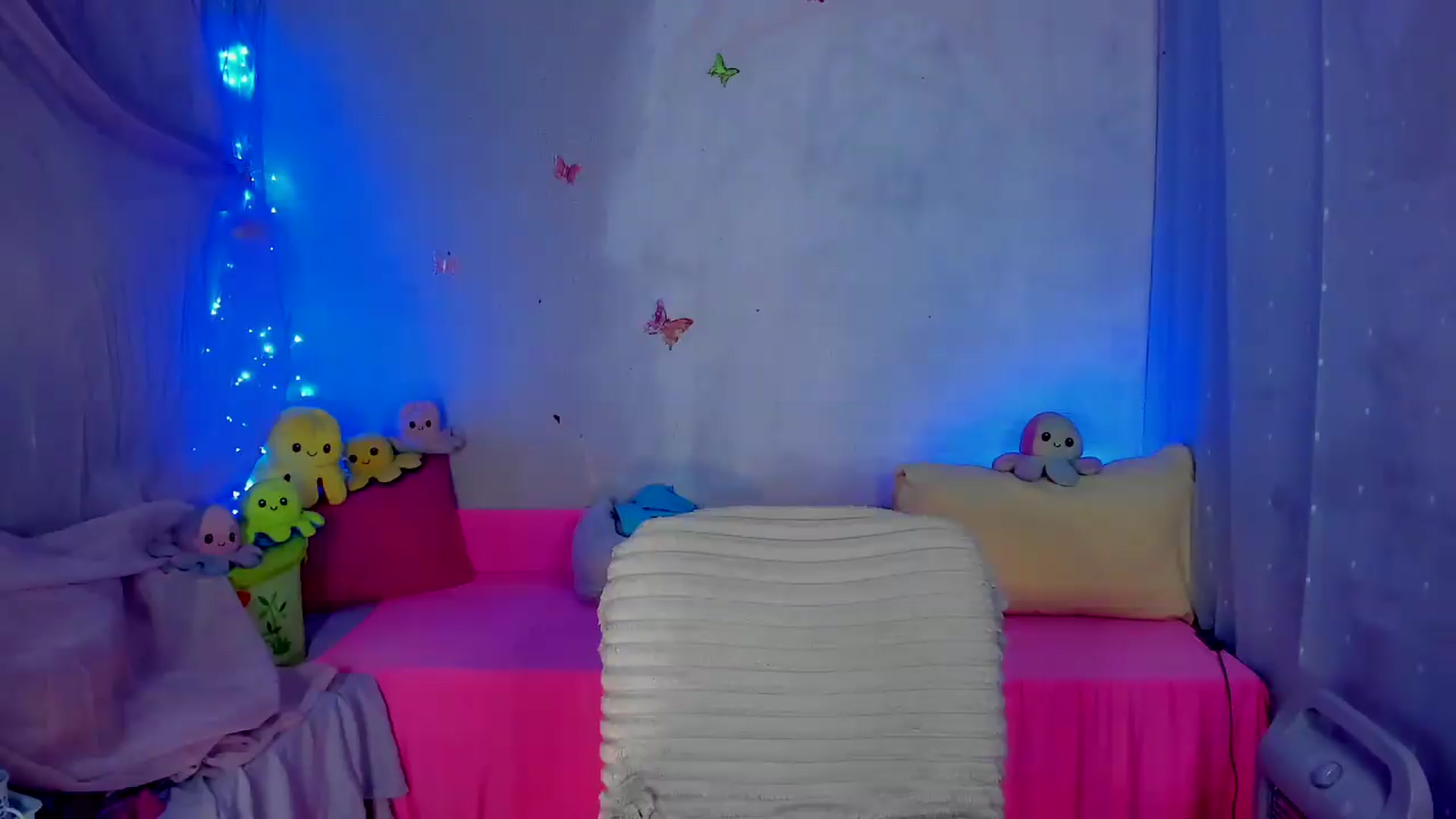 Gallery image thumbnail from YourLizzyDoll's myfreecams stream on, 09/02/2026, 03:15 image 6 of 20
