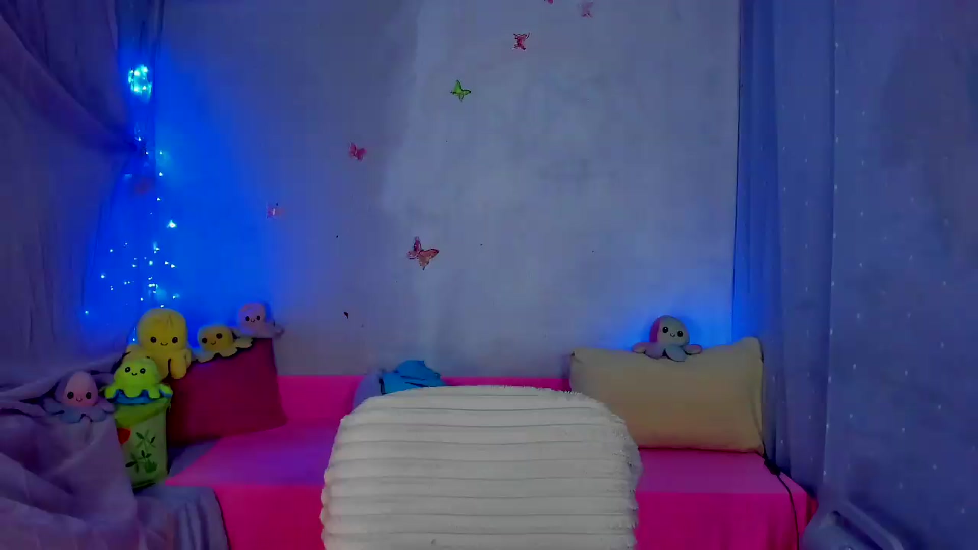 Gallery image thumbnail from YourLizzyDoll's myfreecams stream on, 09/06/2026, 22:11 image 4 of 20