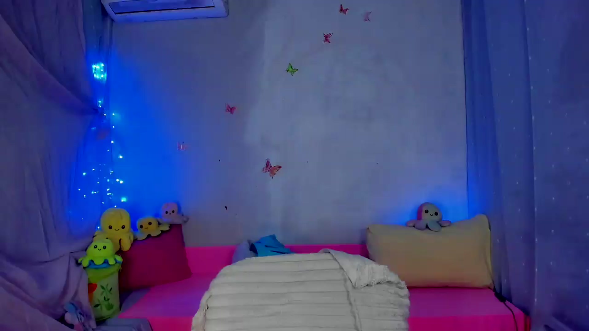 Gallery image thumbnail from YourLizzyDoll's myfreecams stream on, 09/07/2026, 24:33 image 7 of 20