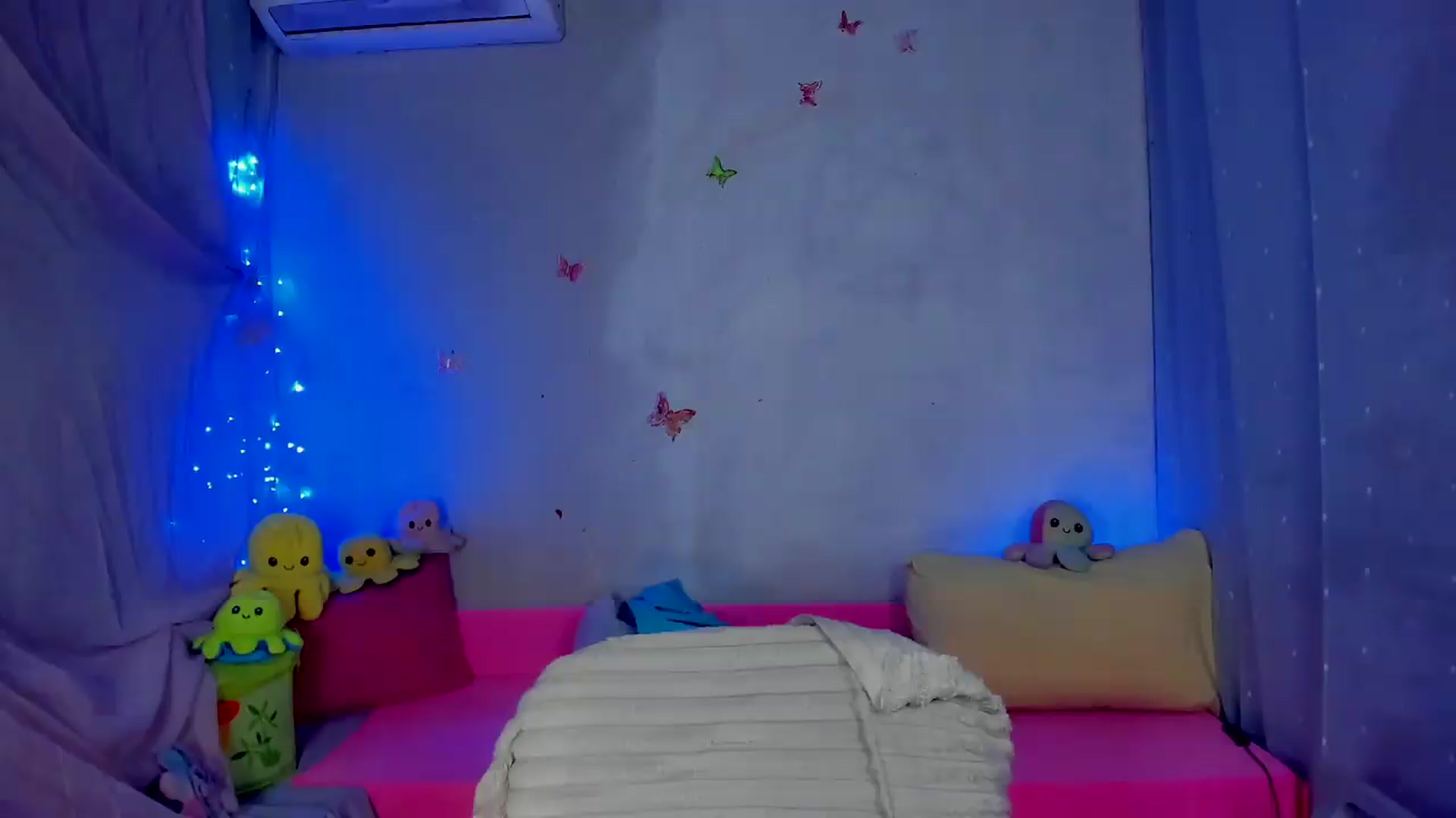 Gallery image thumbnail from YourLizzyDoll's myfreecams stream on, 09/07/2026, 24:33 image 13 of 20
