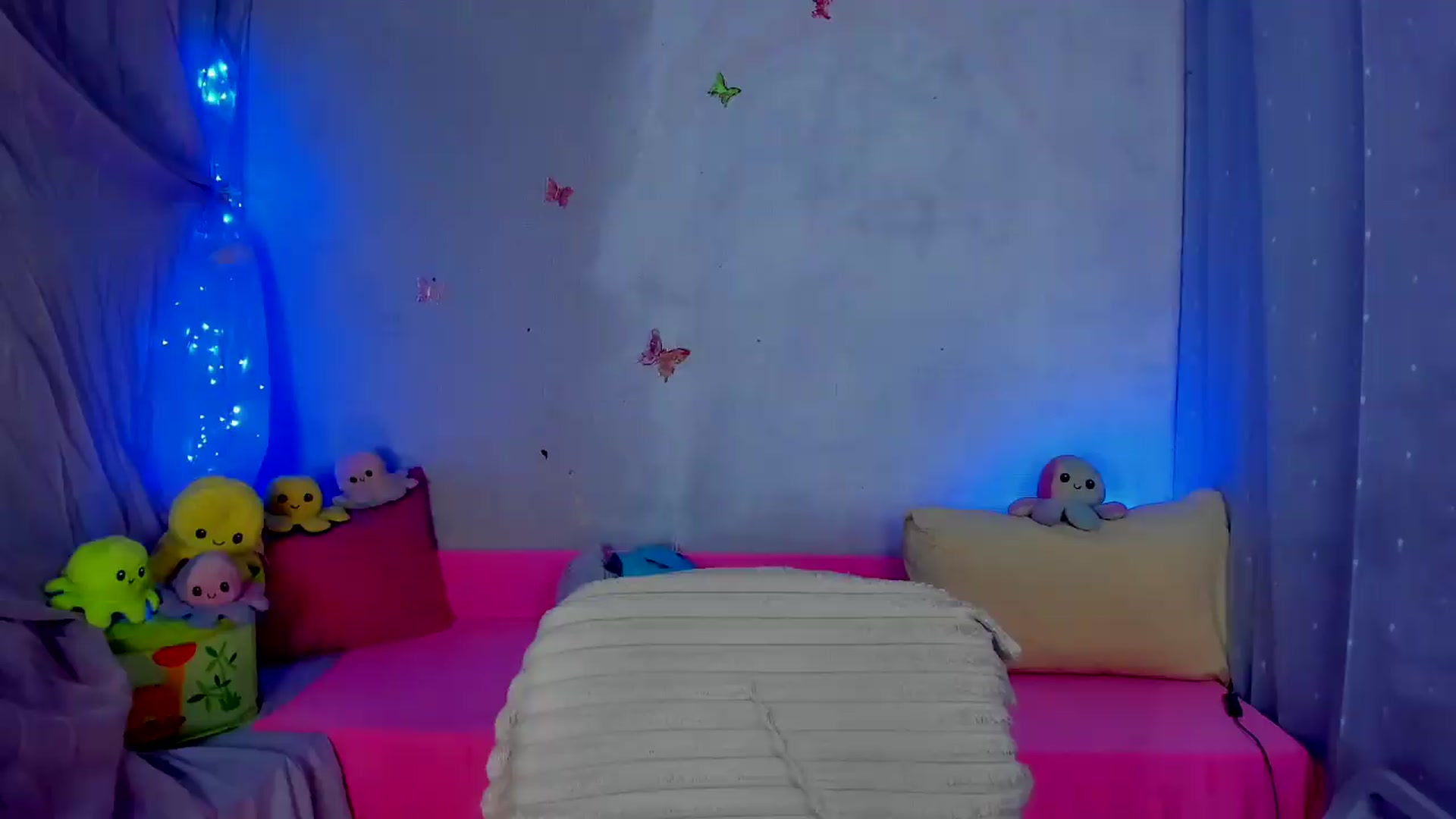 Gallery image thumbnail from YourLizzyDoll's myfreecams stream on, 09/10/2026, 22:53 image 17 of 20