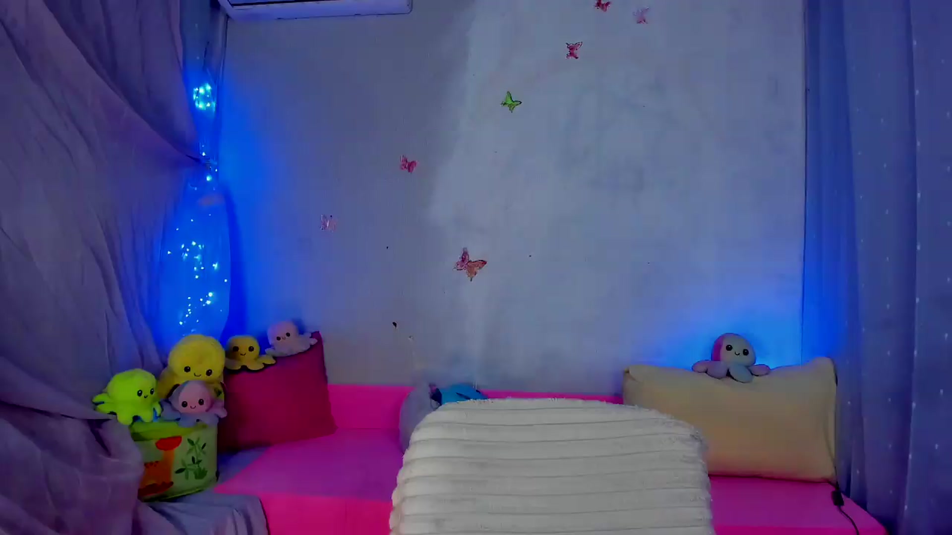 Gallery image thumbnail from YourLizzyDoll's myfreecams stream on, 09/11/2026, 24:00 image 10 of 20