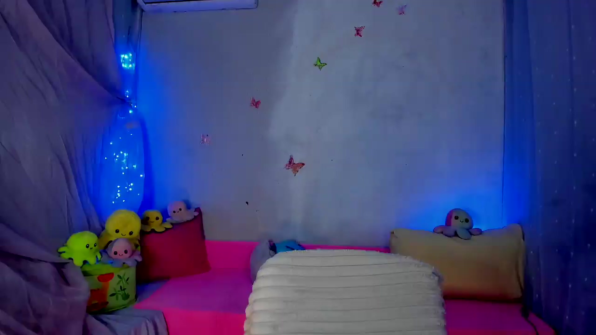 Gallery image thumbnail from YourLizzyDoll's myfreecams stream on, 09/11/2026, 24:00 image 7 of 20