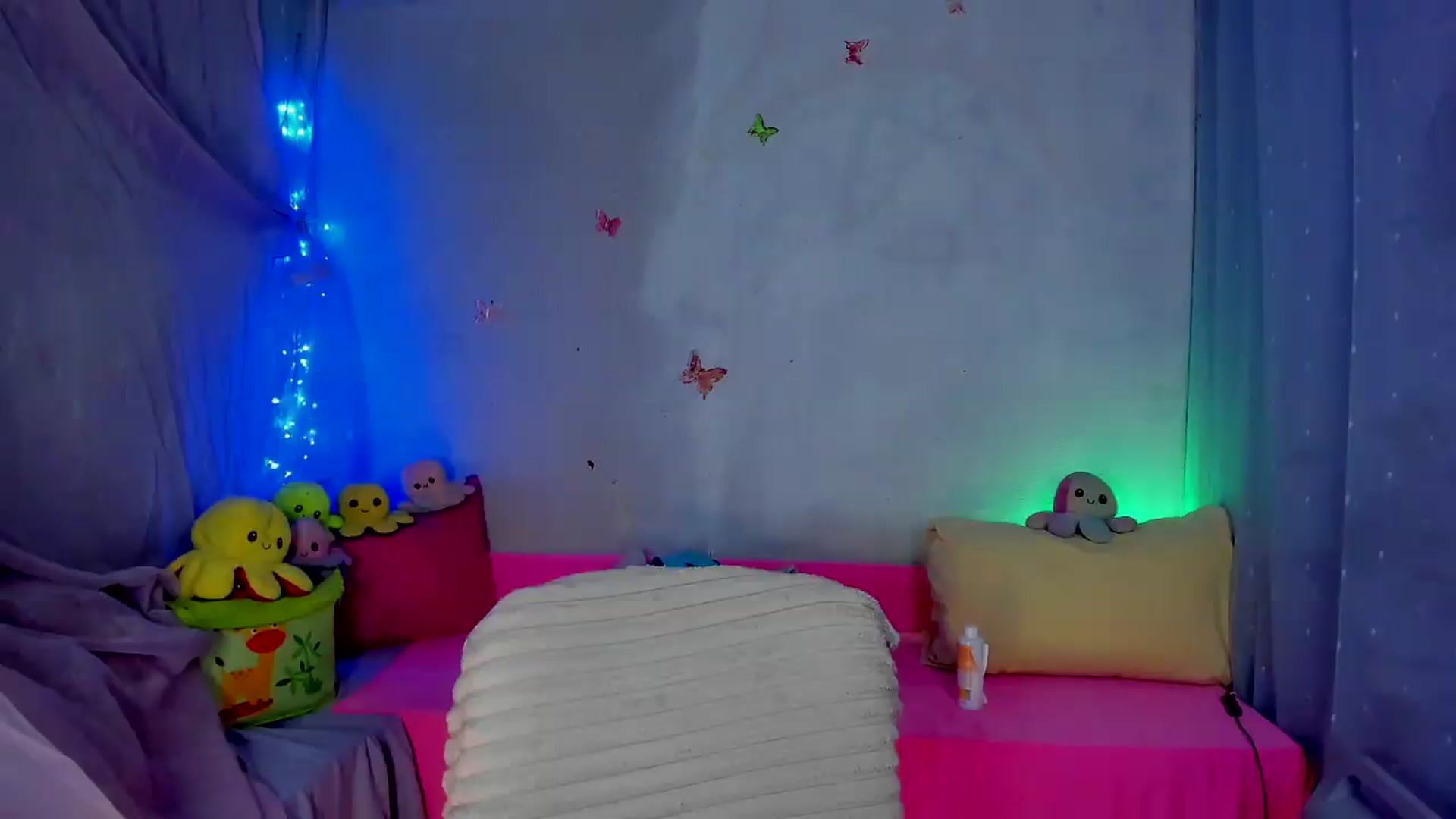 Gallery image thumbnail from YourLizzyDoll's myfreecams stream on, 09/14/2026, 01:00 image 19 of 20