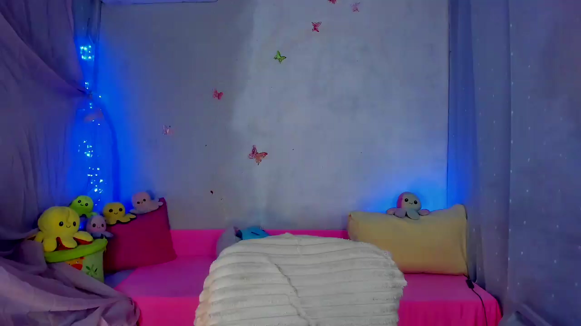 Gallery image thumbnail from YourLizzyDoll's myfreecams stream on, 09/18/2026, 02:02 image 2 of 20