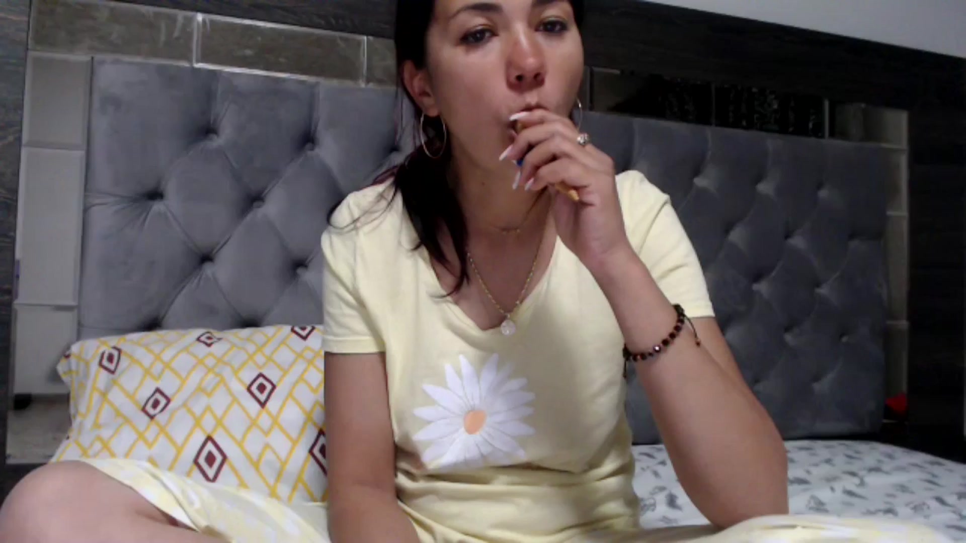 Gallery image thumbnail from YourLuvDee's myfreecams stream on, 05/10/2025, 21:38 image 20 of 20