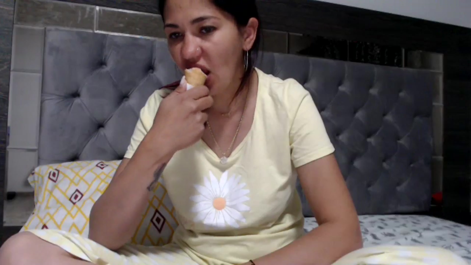 Gallery image thumbnail from YourLuvDee's myfreecams stream on, 05/10/2025, 21:38 image 19 of 20