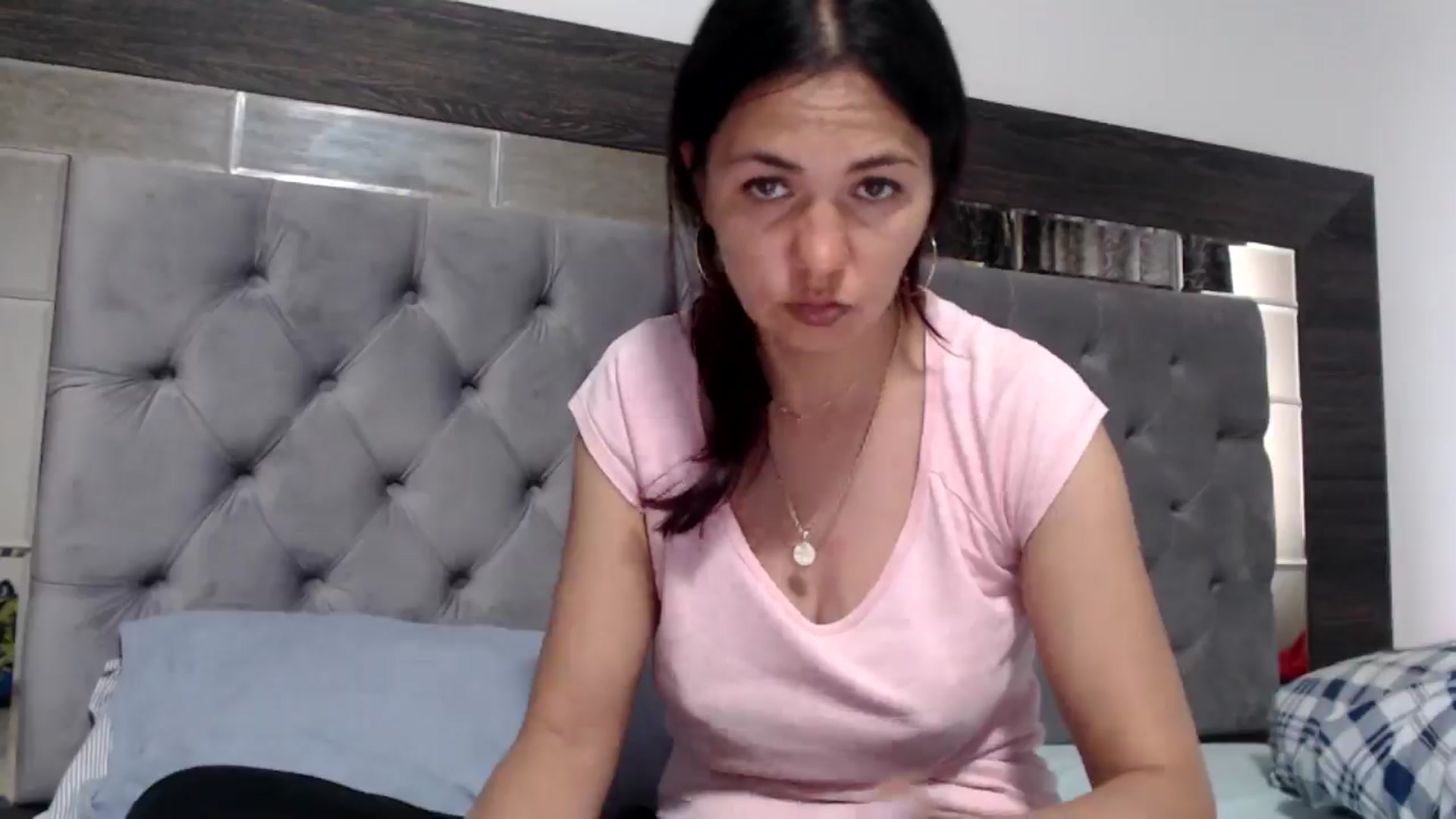 Gallery image thumbnail from YourLuvDee's myfreecams stream on, 05/16/2025, 12:40 image 15 of 20