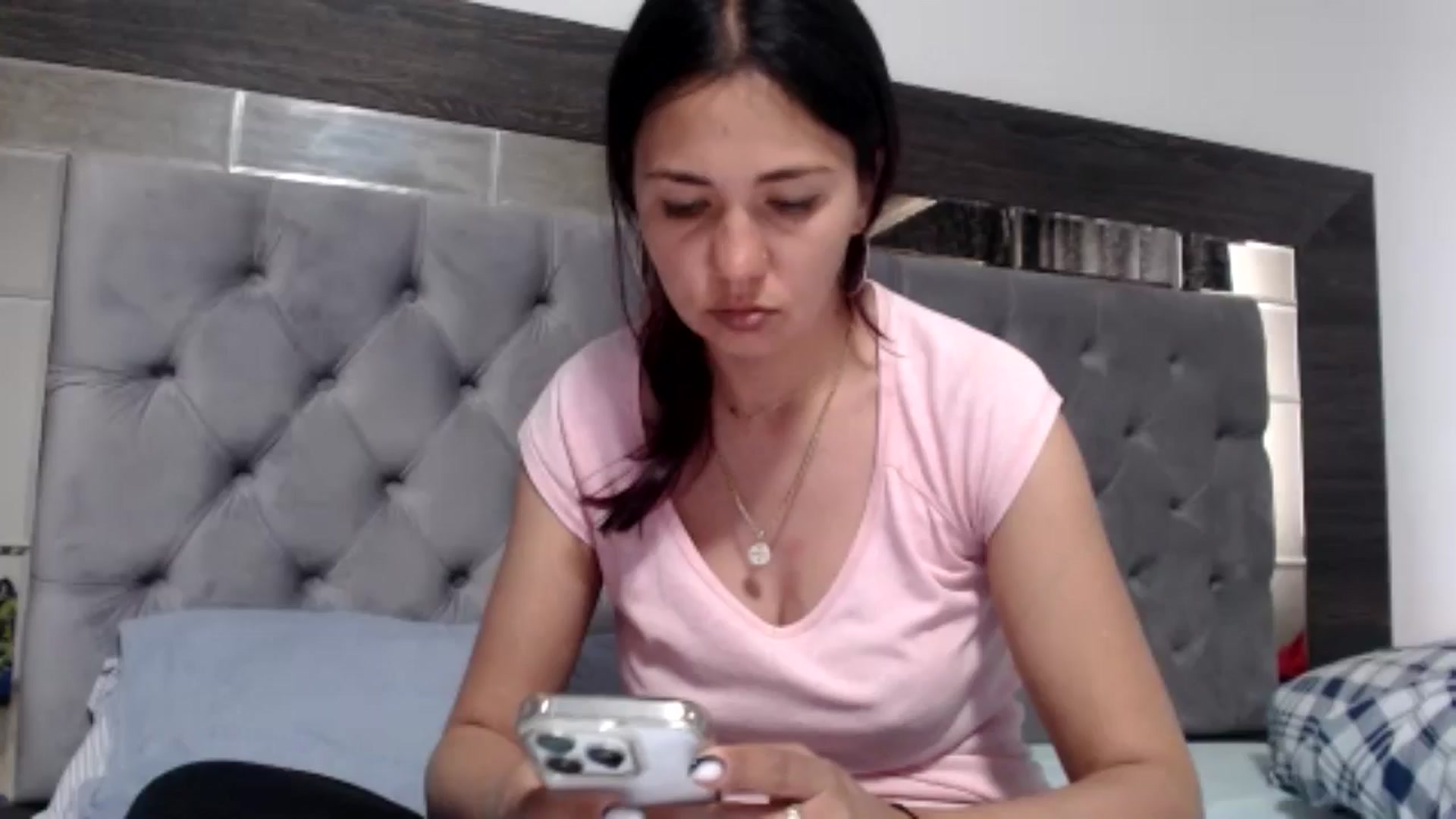 Gallery image thumbnail from YourLuvDee's myfreecams stream on, 05/16/2025, 12:40 image 12 of 20