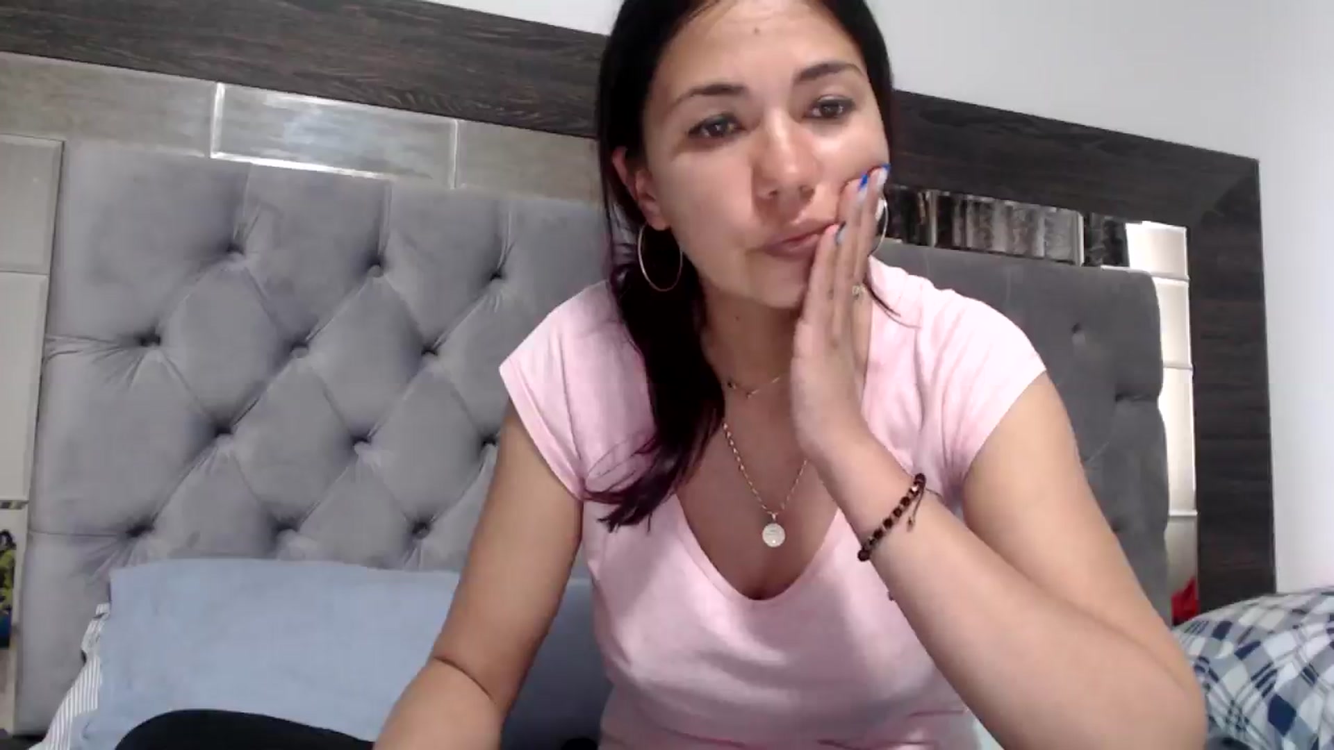 Gallery image thumbnail from YourLuvDee's myfreecams stream on, 05/16/2025, 12:40 image 16 of 20