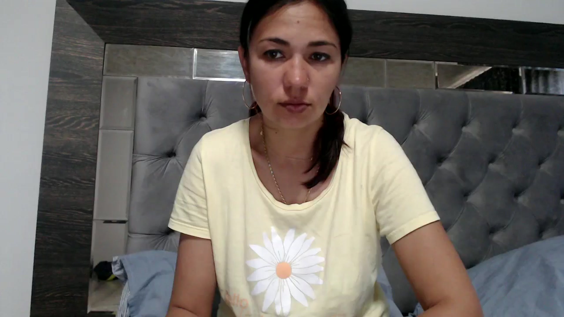 Gallery image thumbnail from YourLuvDee's myfreecams stream on, 05/17/2025, 14:24 image 7 of 20