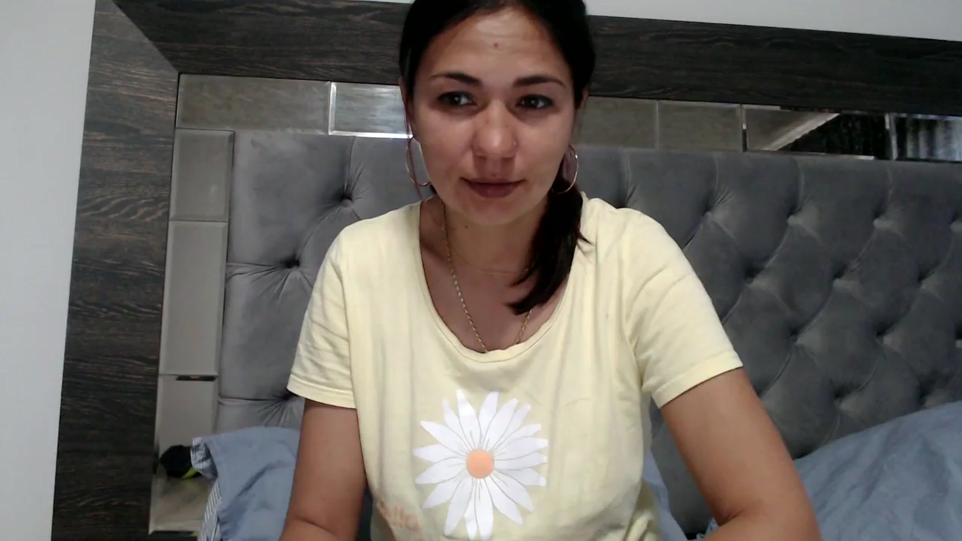 Gallery image thumbnail from YourLuvDee's myfreecams stream on, 05/17/2025, 14:24 image 5 of 20