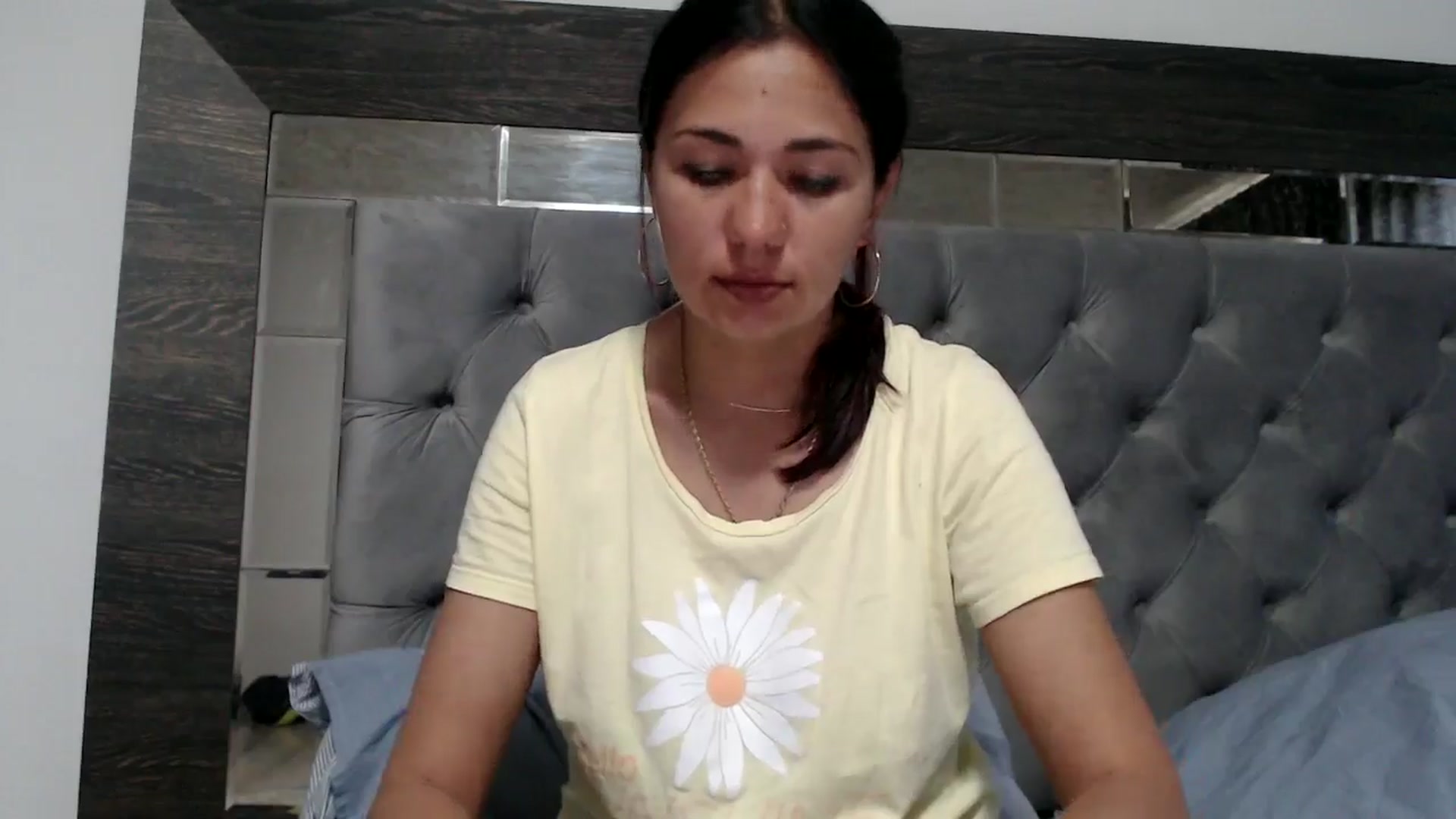 Gallery image thumbnail from YourLuvDee's myfreecams stream on, 05/17/2025, 14:24 image 6 of 20