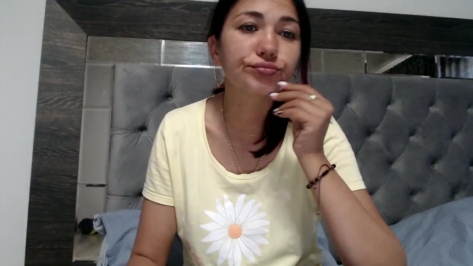 Gallery image thumbnail from YourLuvDee's myfreecams stream on, 05/17/2025, 14:24 image 3 of 20