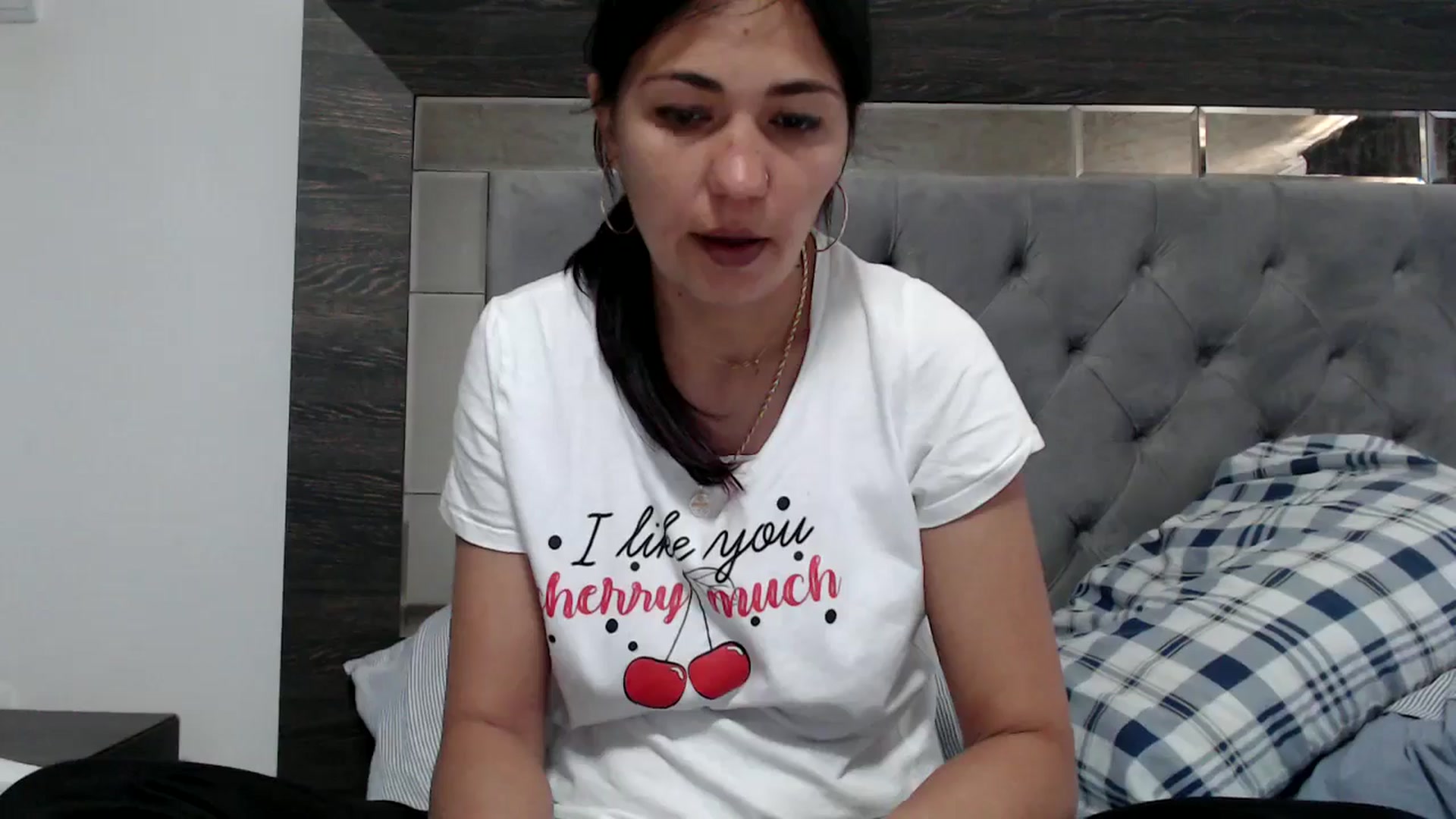 Gallery image thumbnail from YourLuvDee's myfreecams stream on, 05/19/2025, 10:49 image 4 of 20