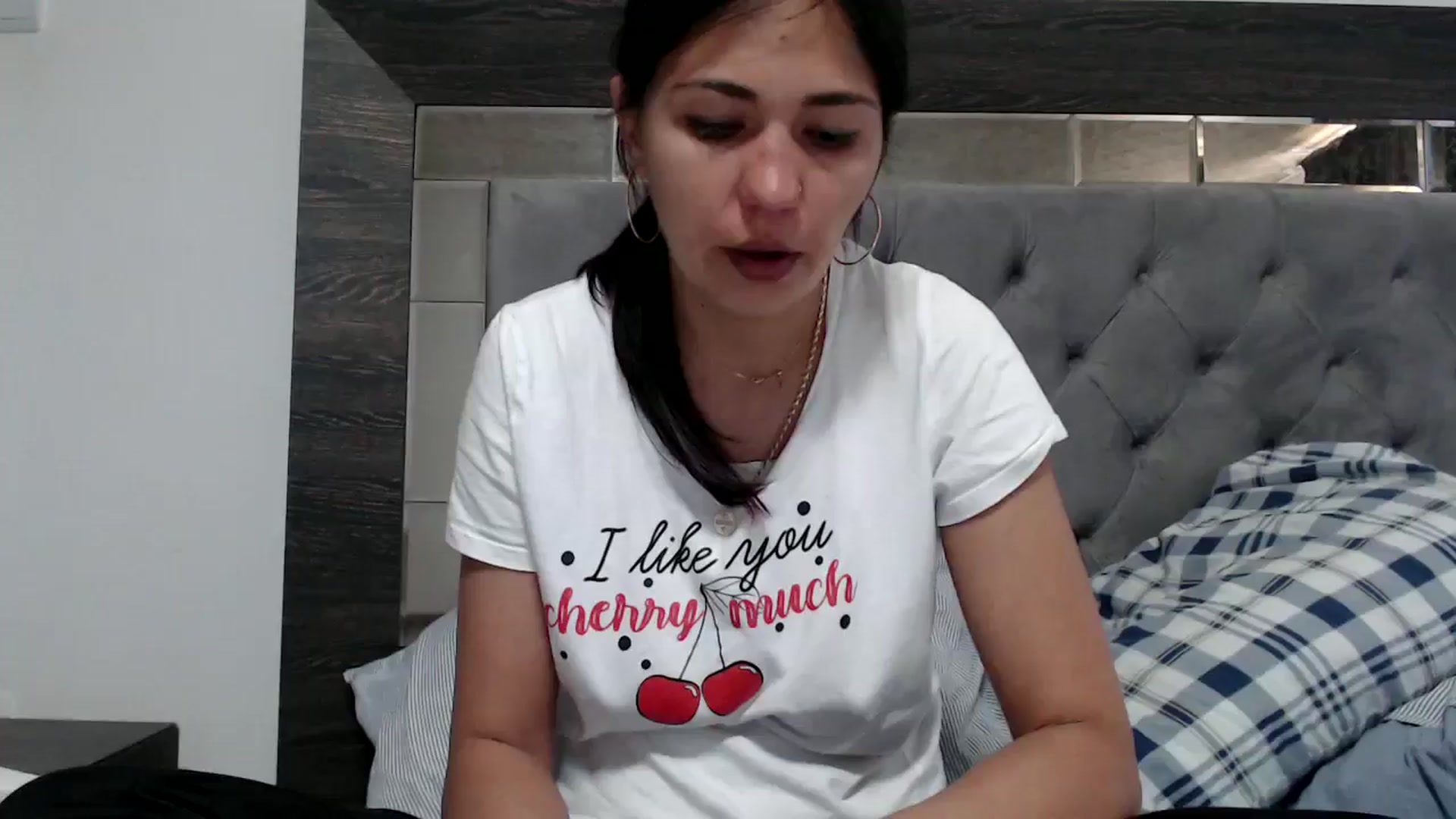 Gallery image thumbnail from YourLuvDee's myfreecams stream on, 05/19/2025, 10:49 image 5 of 20