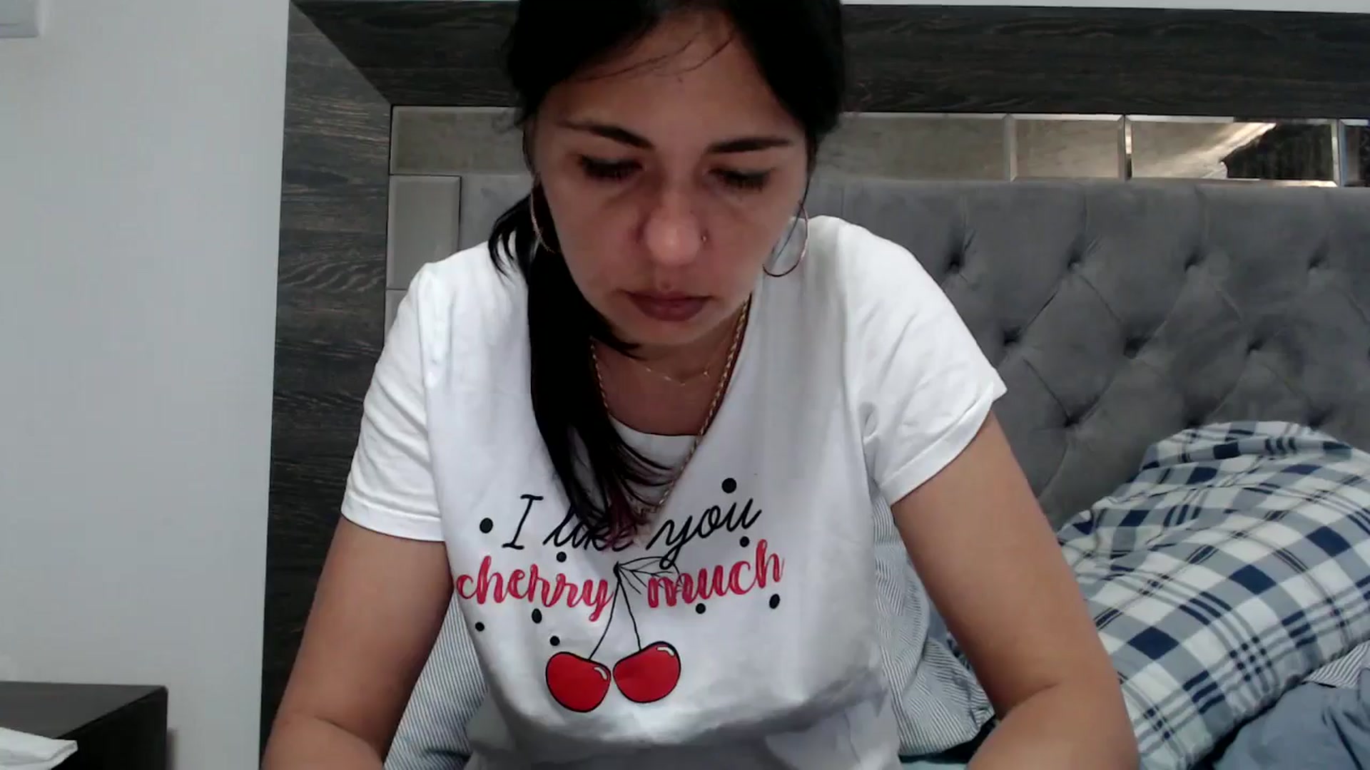 Gallery image thumbnail from YourLuvDee's myfreecams stream on, 05/19/2025, 10:49 image 9 of 20