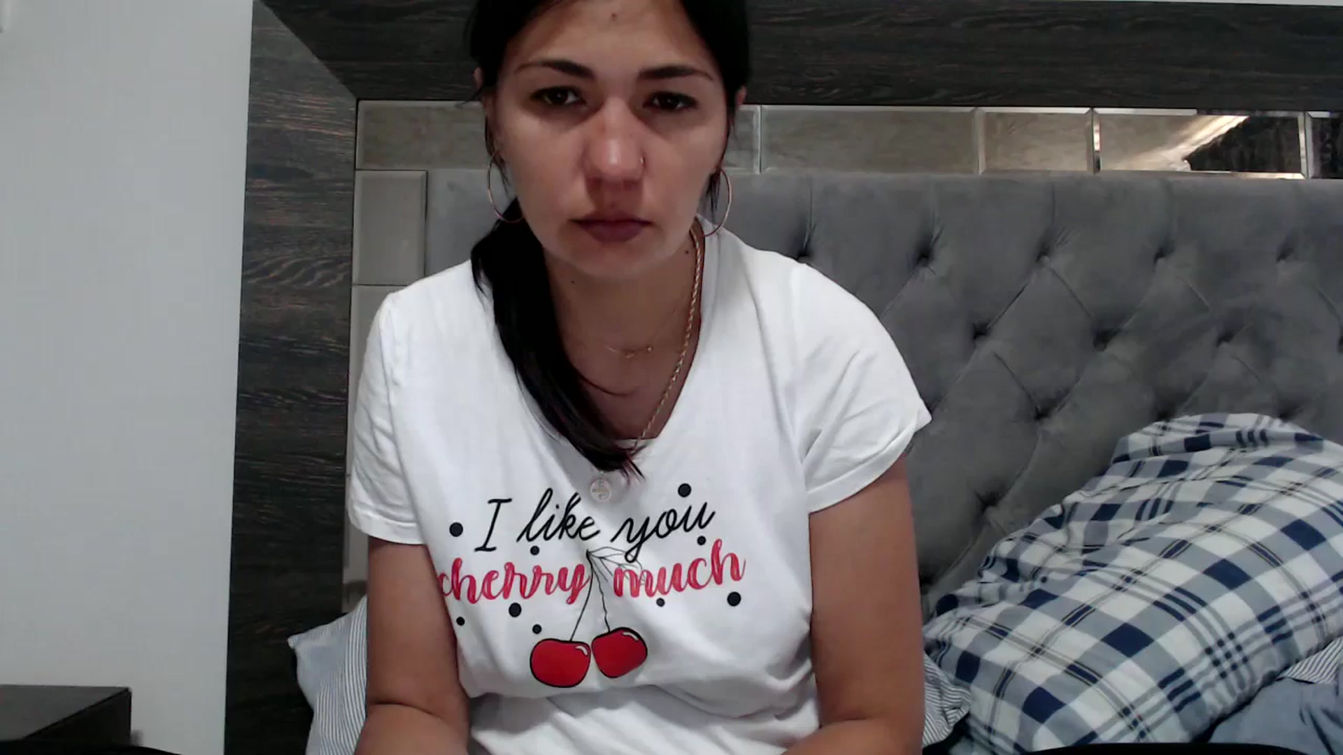 Gallery image thumbnail from YourLuvDee's myfreecams stream on, 05/19/2025, 10:49 image 3 of 20