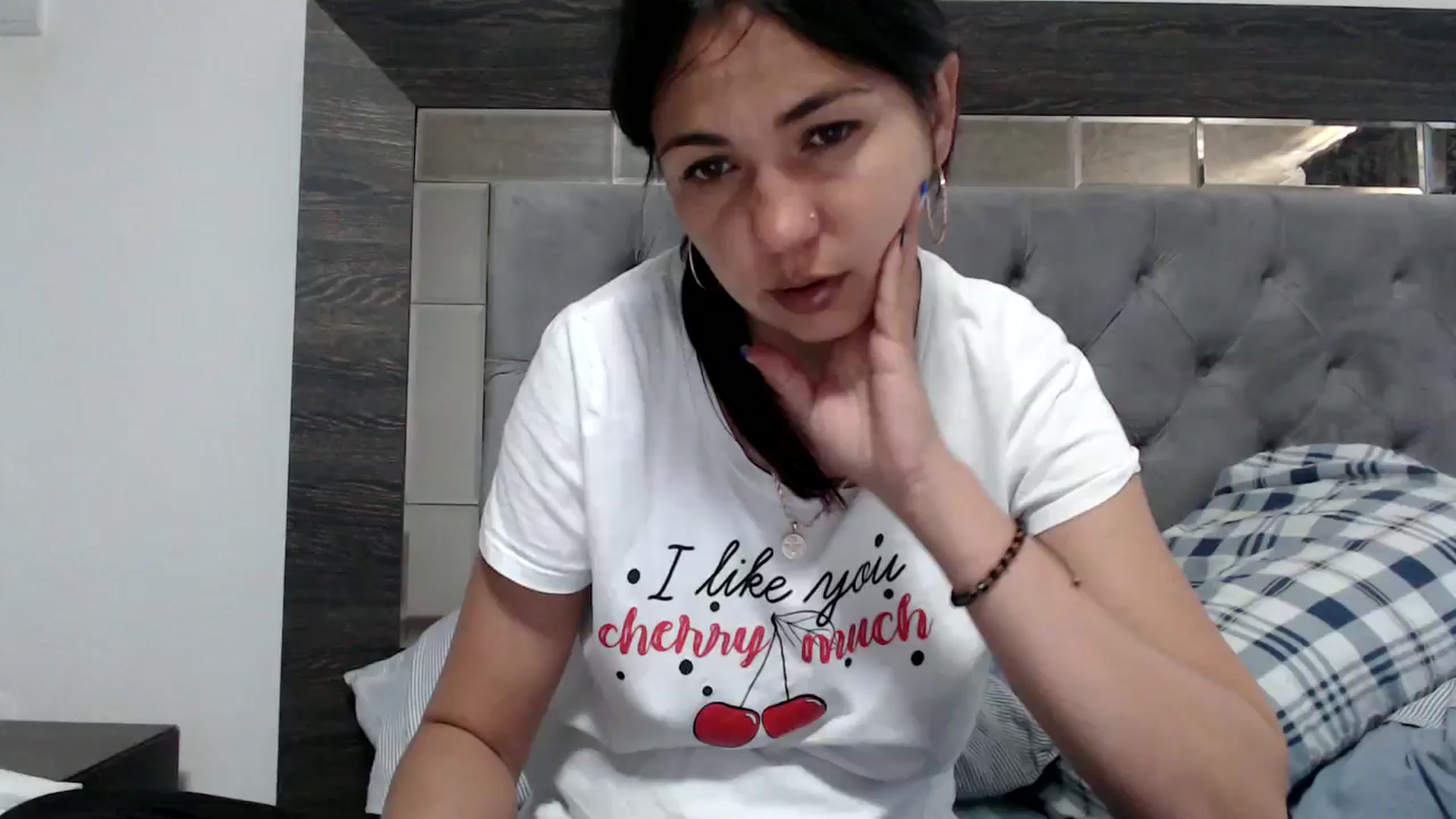 Gallery image thumbnail from YourLuvDee's myfreecams stream on, 05/19/2025, 10:49 image 6 of 20