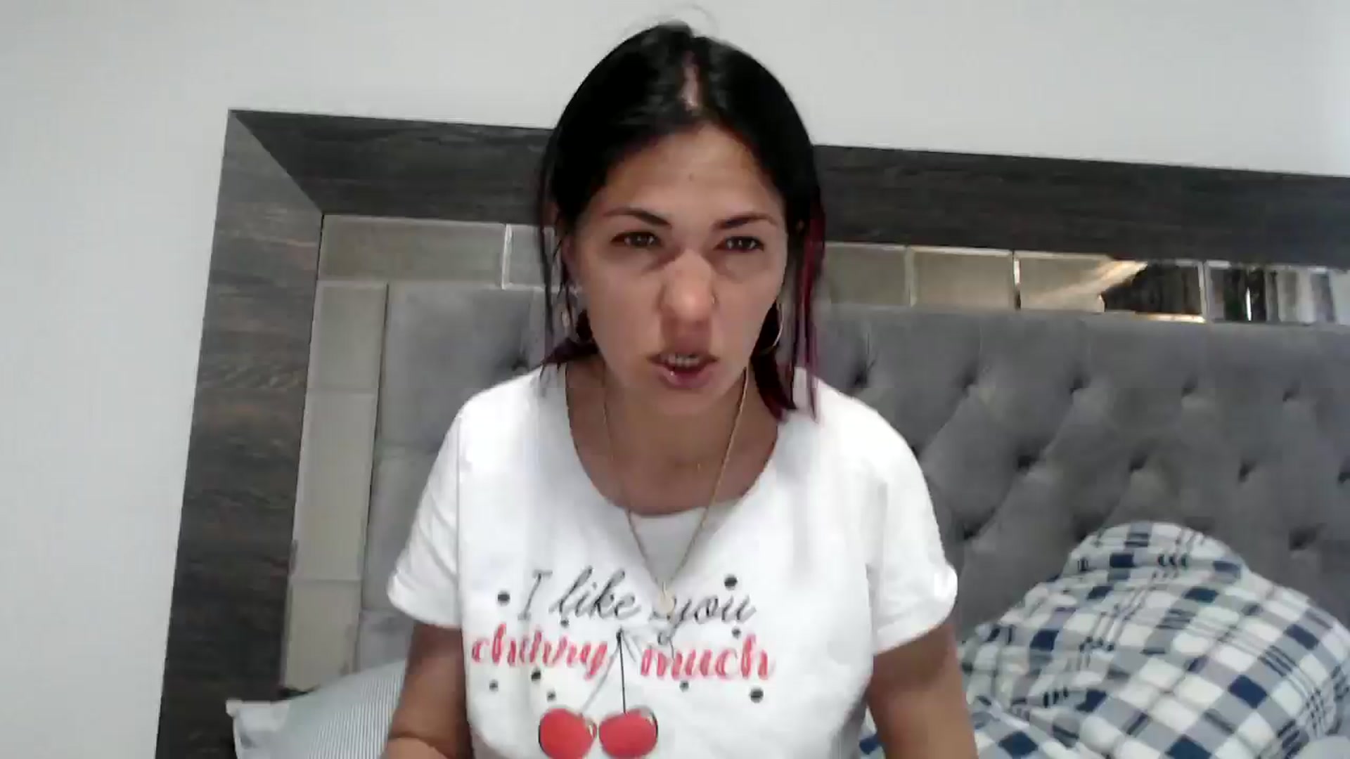 Gallery image thumbnail from YourLuvDee's myfreecams stream on, 05/19/2025, 11:30 image 19 of 20