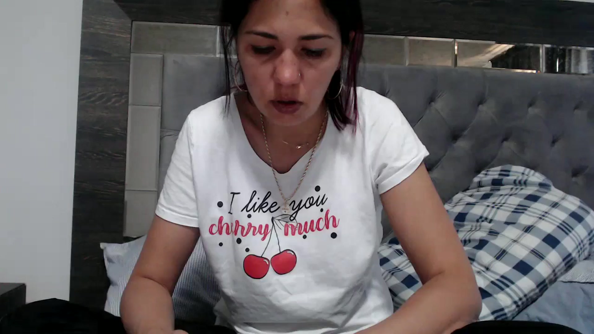 Gallery image thumbnail from YourLuvDee's myfreecams stream on, 05/19/2025, 11:30 image 15 of 20