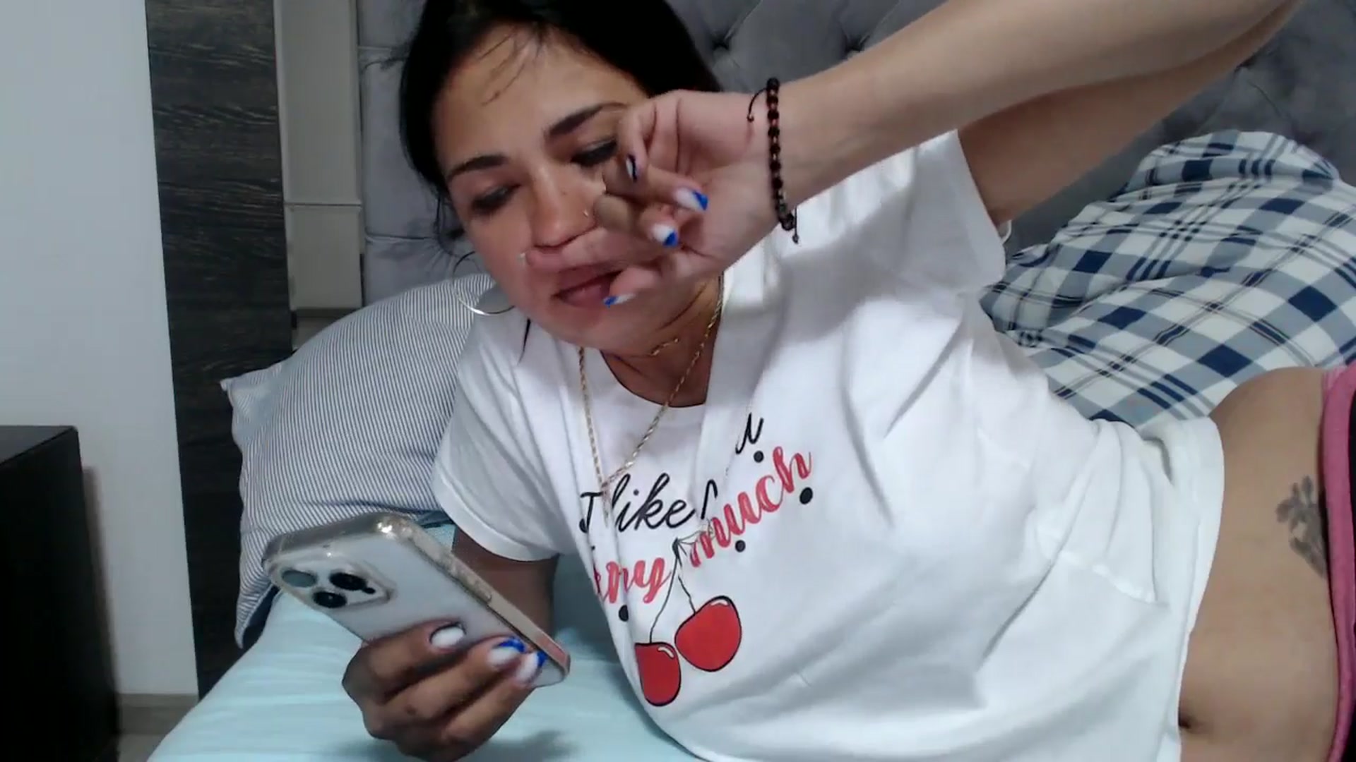 Gallery image thumbnail from YourLuvDee's myfreecams stream on, 05/19/2025, 11:30 image 7 of 20