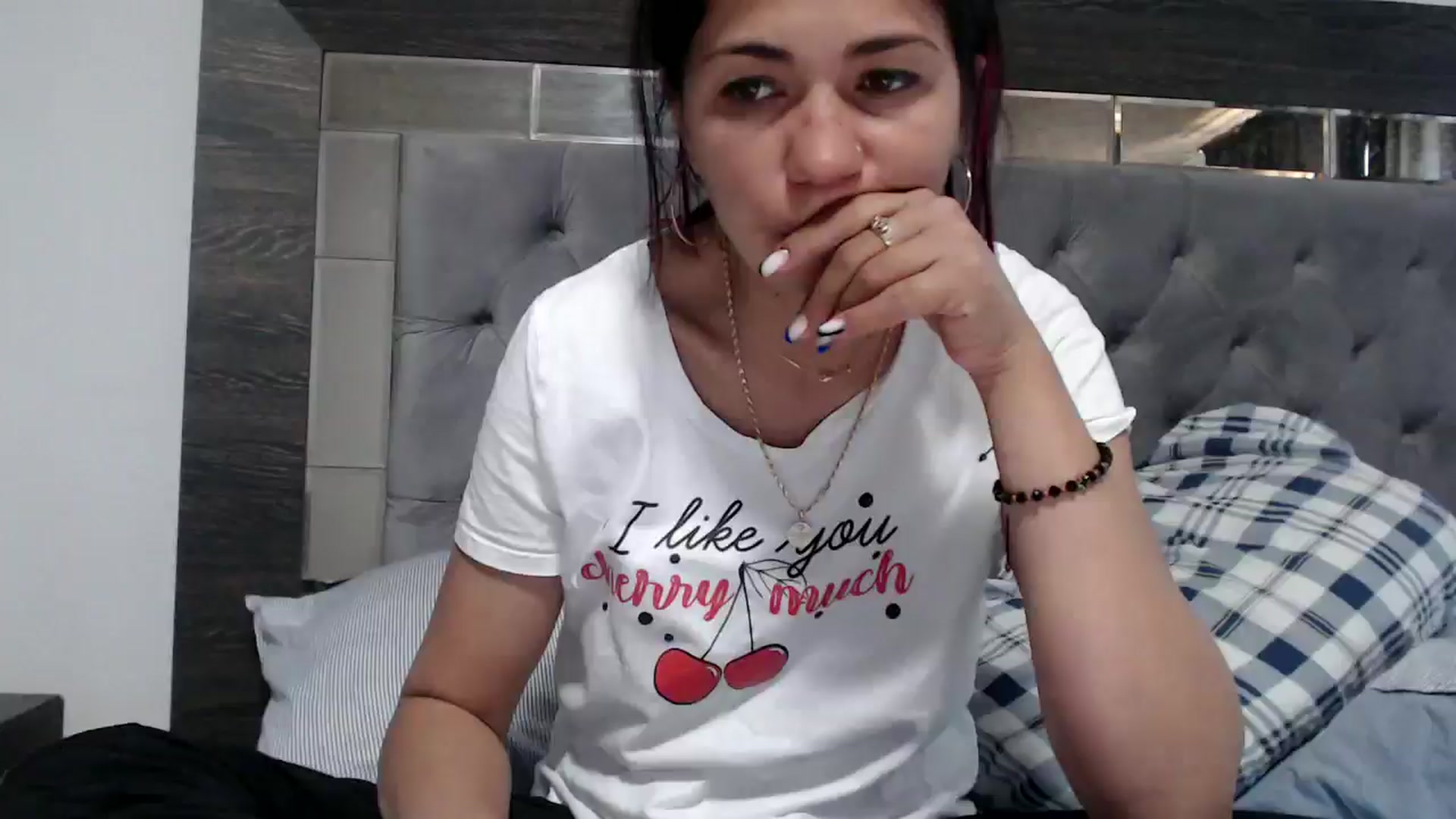 Gallery image thumbnail from YourLuvDee's myfreecams stream on, 05/19/2025, 11:30 image 17 of 20