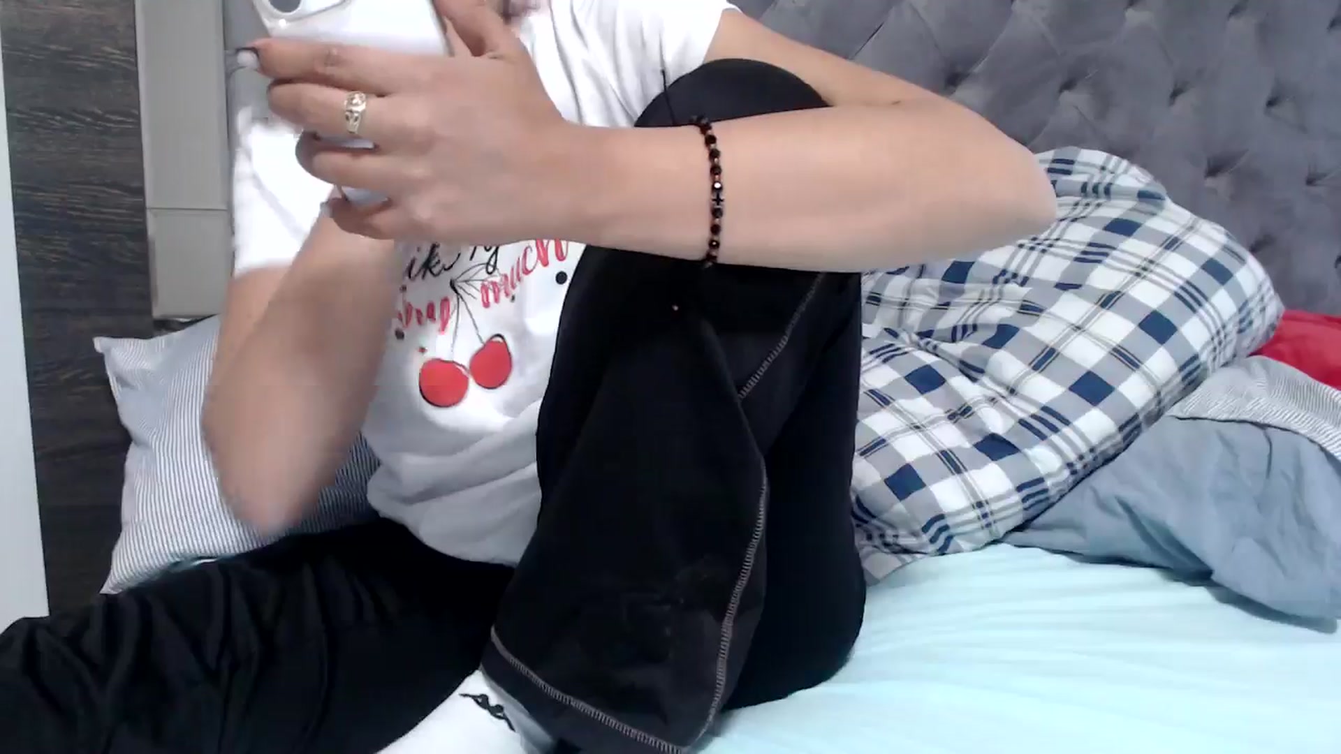 Gallery image thumbnail from YourLuvDee's myfreecams stream on, 05/19/2025, 11:30 image 13 of 20