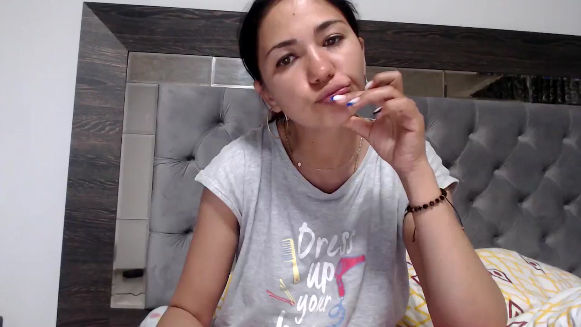 Gallery image thumbnail from YourLuvDee's myfreecams stream on, 05/25/2025, 15:37 image 19 of 20