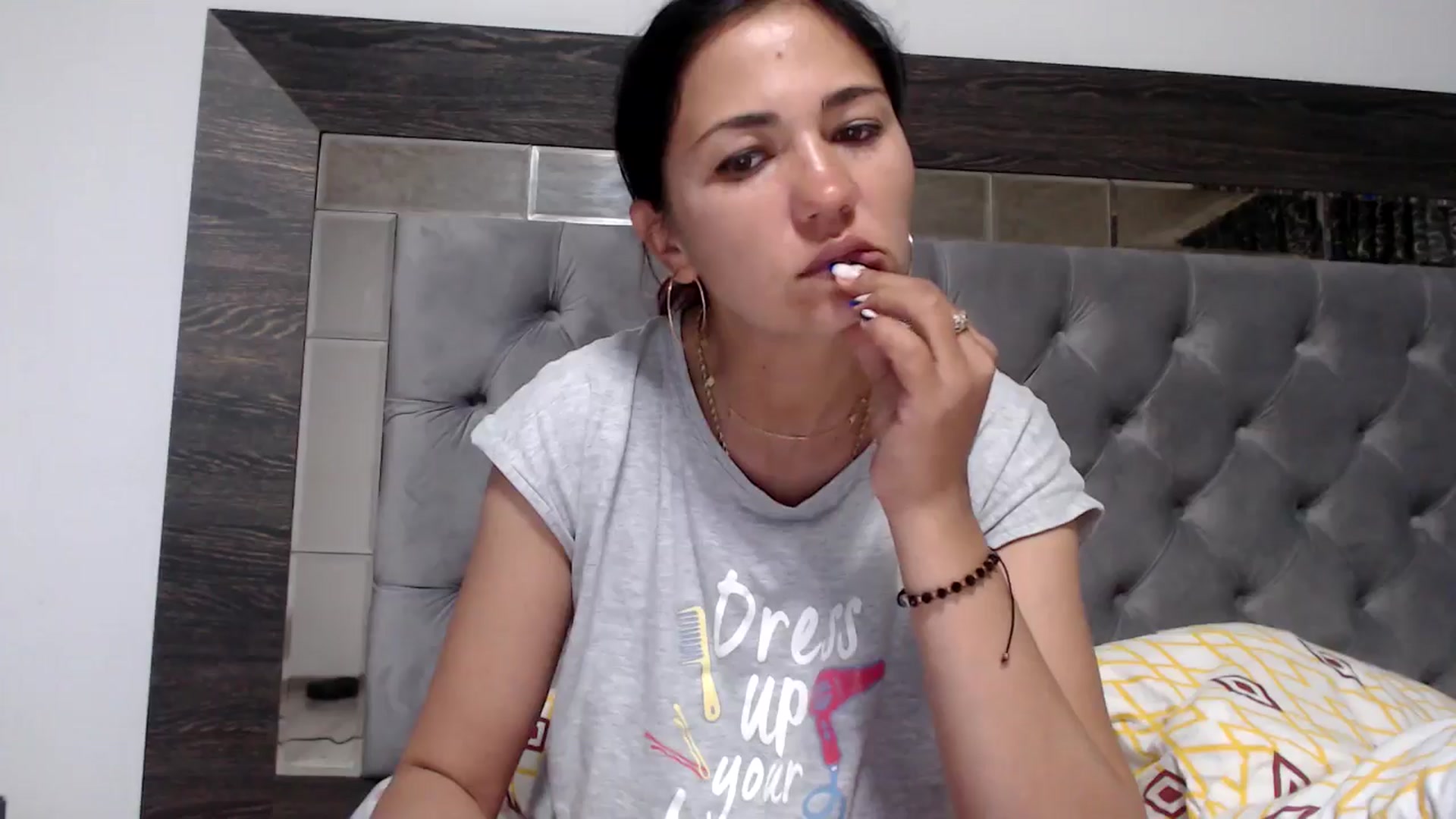 Gallery image thumbnail from YourLuvDee's myfreecams stream on, 05/25/2025, 15:37 image 17 of 20