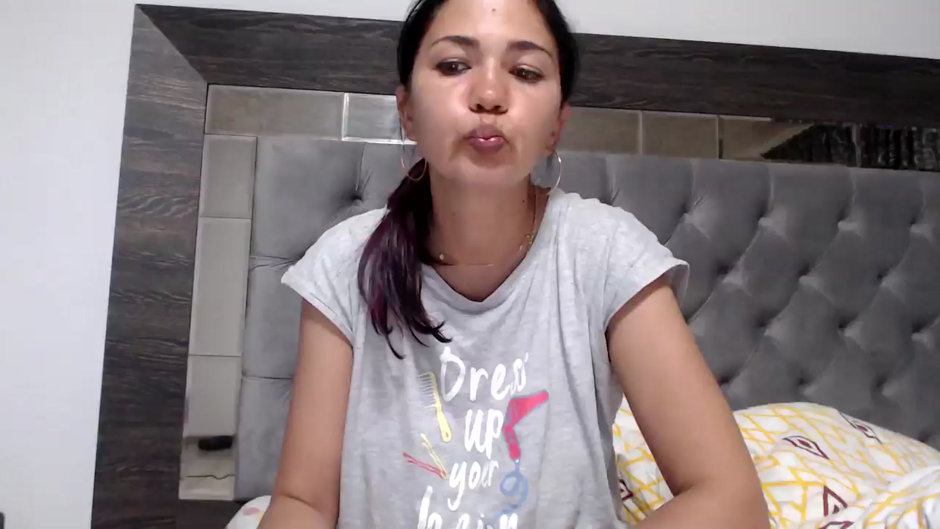 Gallery image thumbnail from YourLuvDee's myfreecams stream on, 05/25/2025, 15:37 image 20 of 20