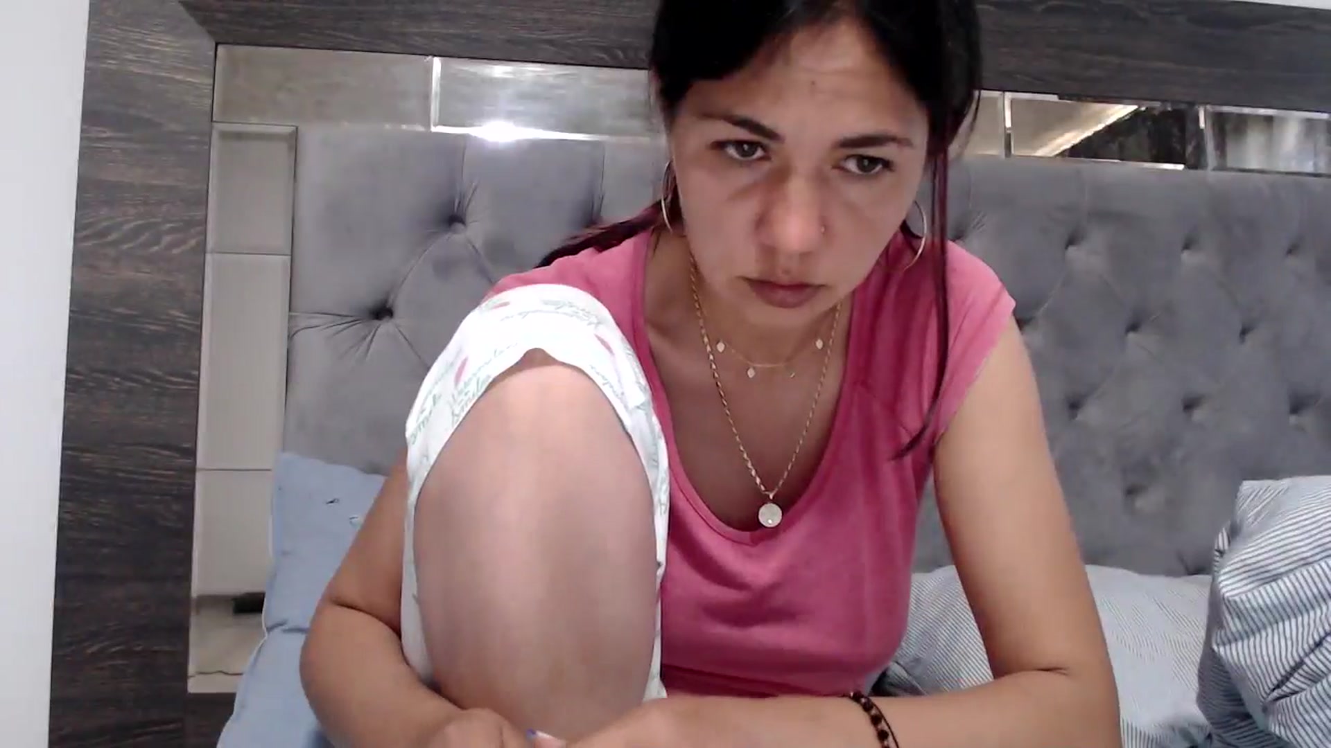 Gallery image thumbnail from YourLuvDee's myfreecams stream on, 05/29/2025, 11:53 image 19 of 20