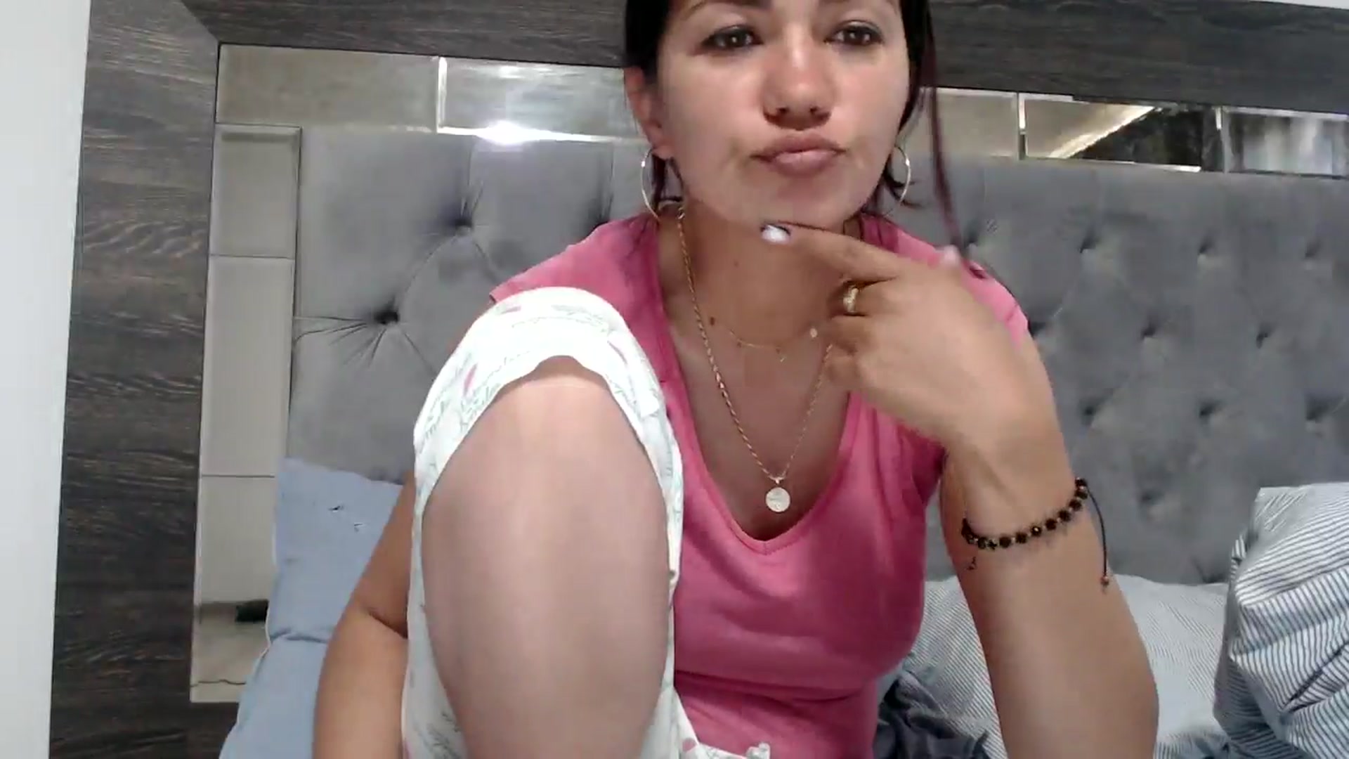 Gallery image thumbnail from YourLuvDee's myfreecams stream on, 05/29/2025, 11:53 image 18 of 20
