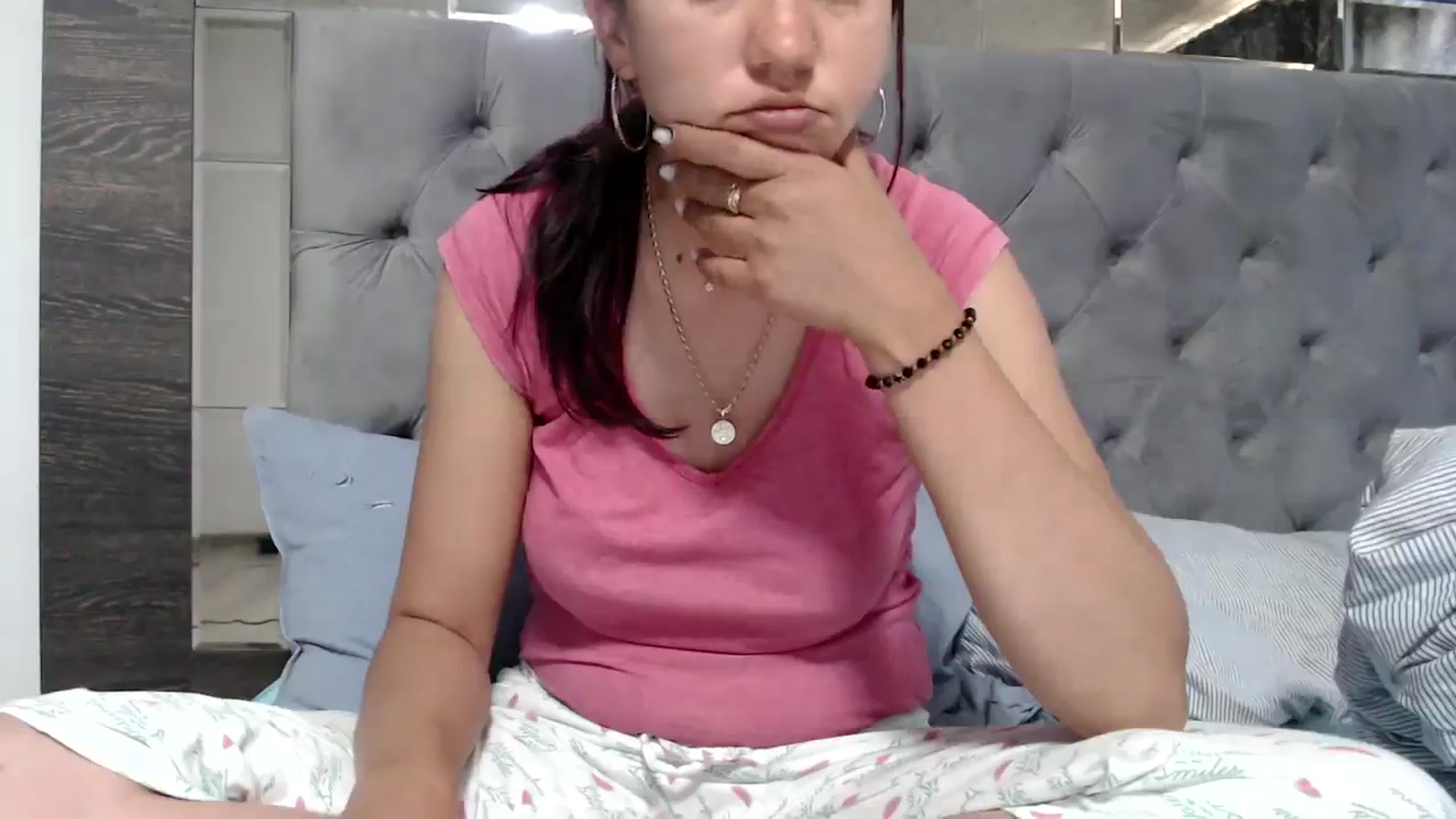 Gallery image thumbnail from YourLuvDee's myfreecams stream on, 05/29/2025, 11:53 image 7 of 20