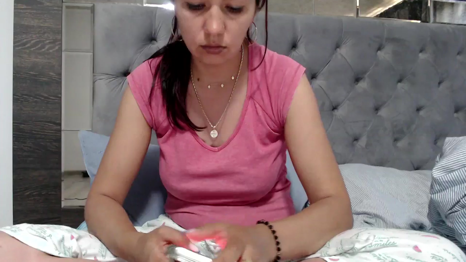 Gallery image thumbnail from YourLuvDee's myfreecams stream on, 05/29/2025, 11:53 image 6 of 20