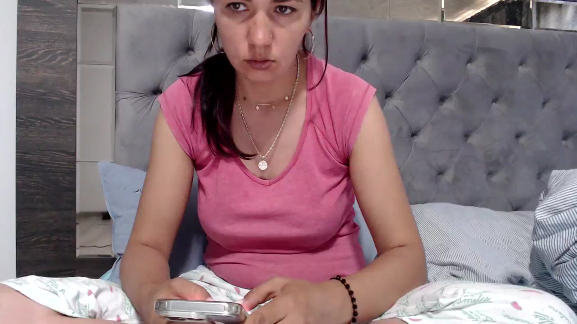 Gallery image thumbnail from YourLuvDee's myfreecams stream on, 05/29/2025, 11:53 image 9 of 20