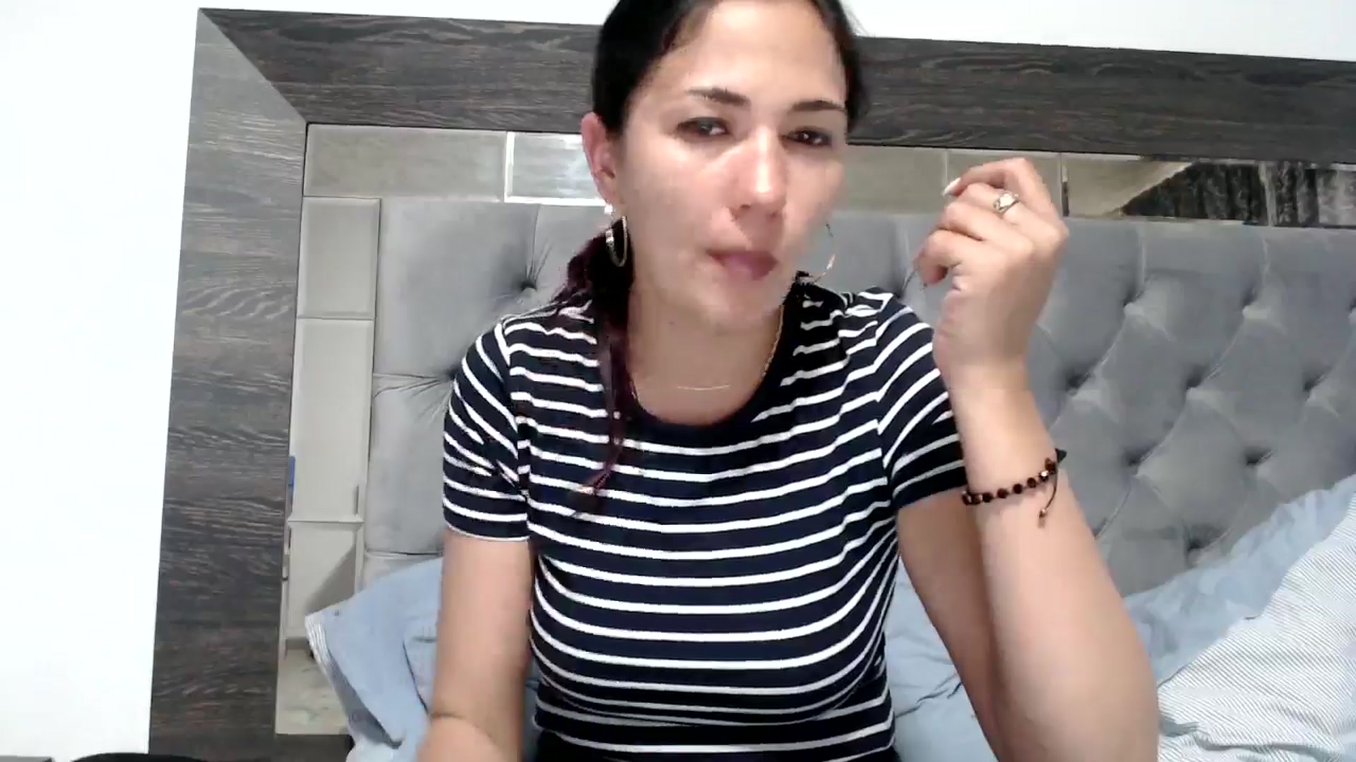 Gallery image thumbnail from YourLuvDee's myfreecams stream on, 05/30/2025, 14:14 image 5 of 20