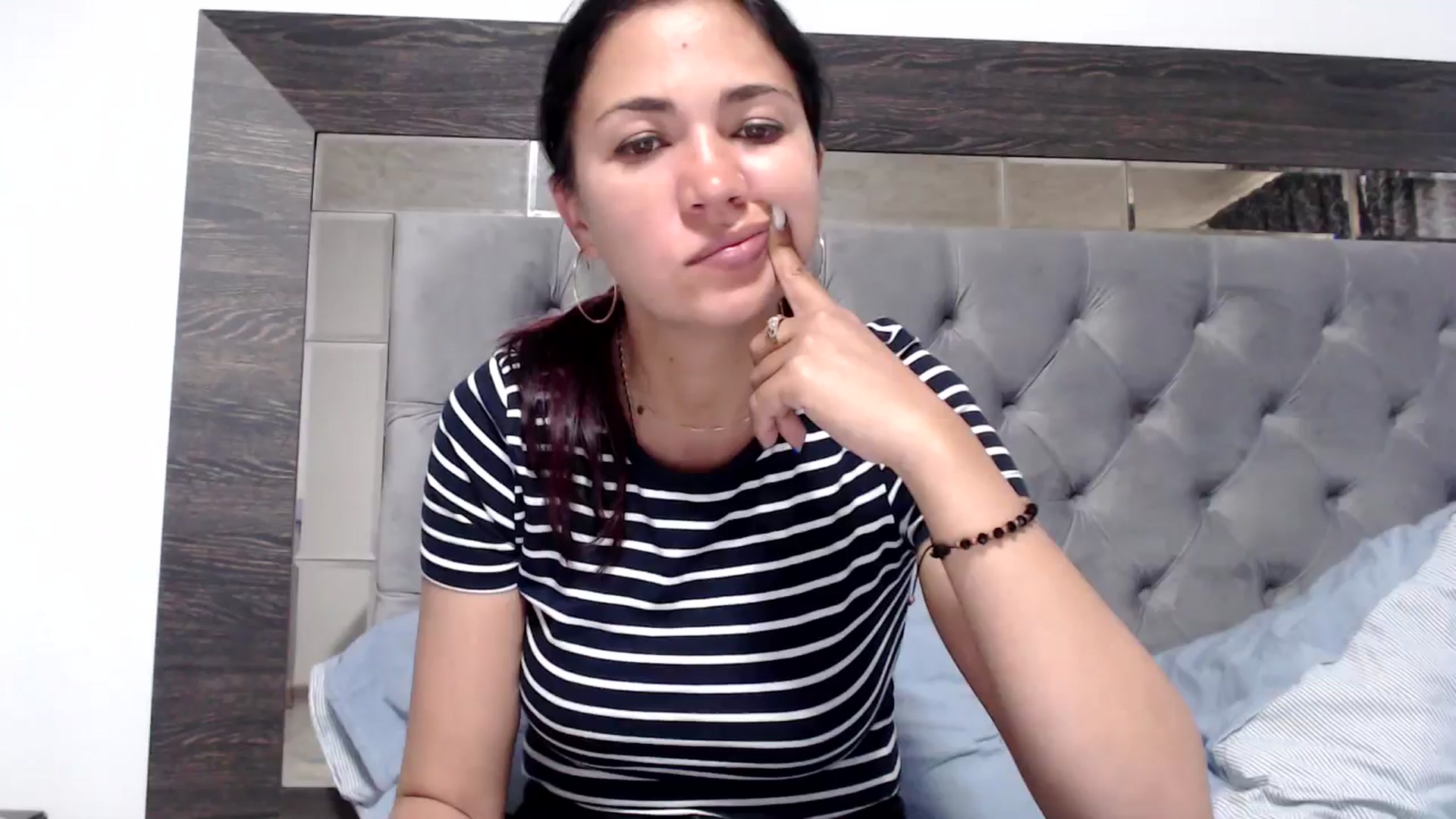 Gallery image thumbnail from YourLuvDee's myfreecams stream on, 05/30/2025, 14:34 image 9 of 20