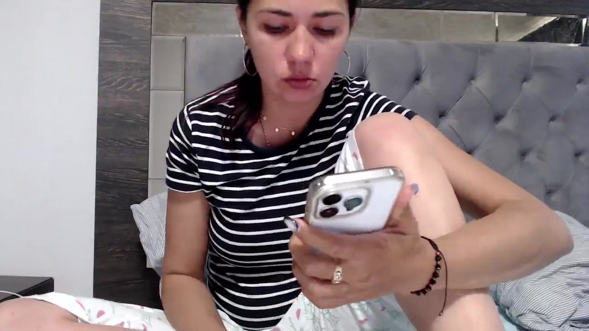Gallery image thumbnail from YourLuvDee's myfreecams stream on, 05/31/2025, 13:02 image 12 of 20