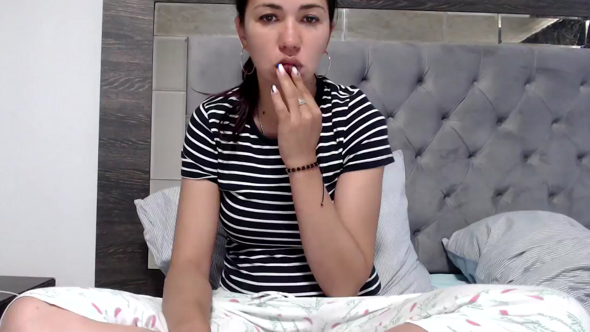 Gallery image thumbnail from YourLuvDee's myfreecams stream on, 05/31/2025, 13:02 image 5 of 20